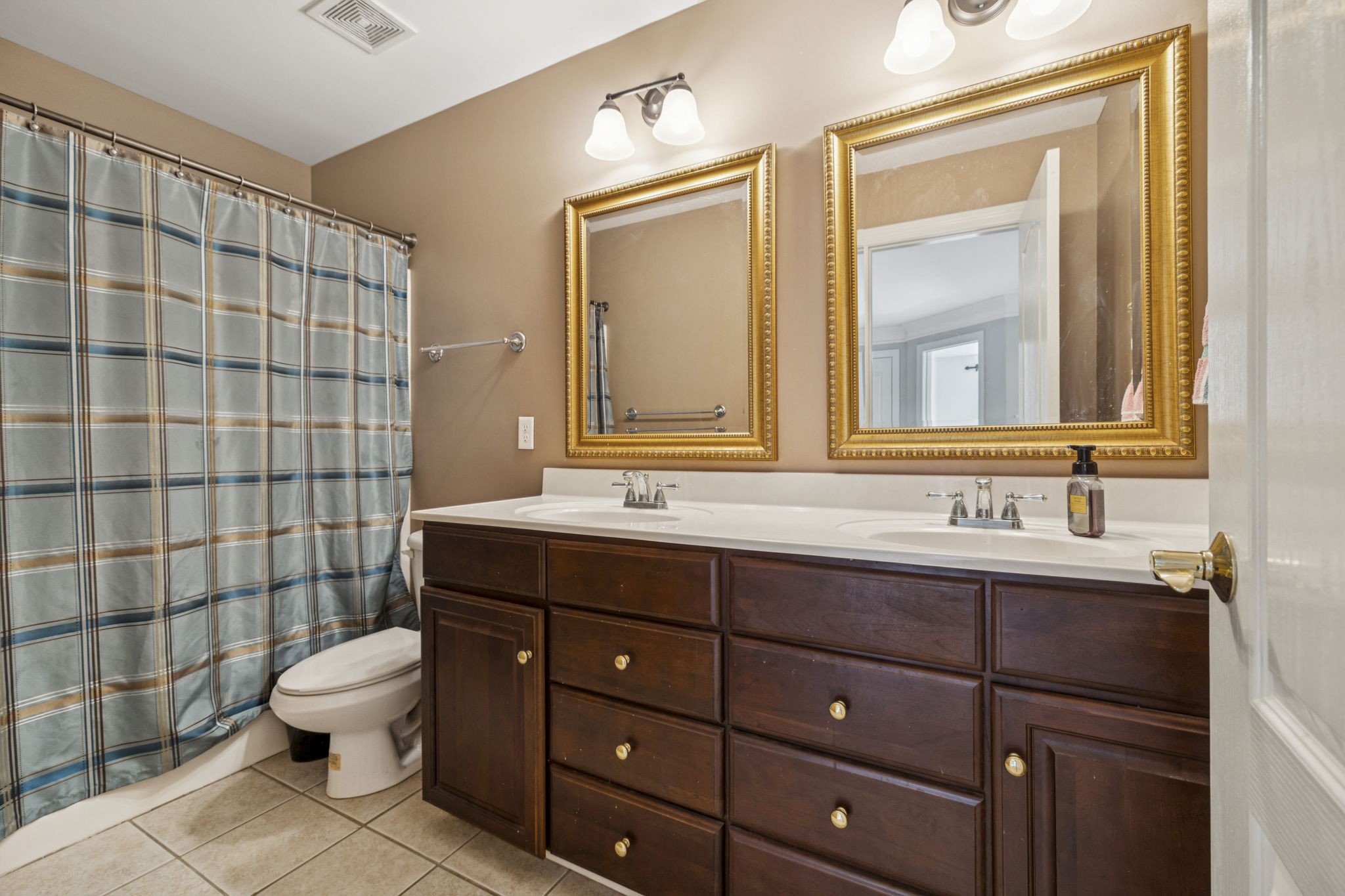 1913 Baskinbrook Court