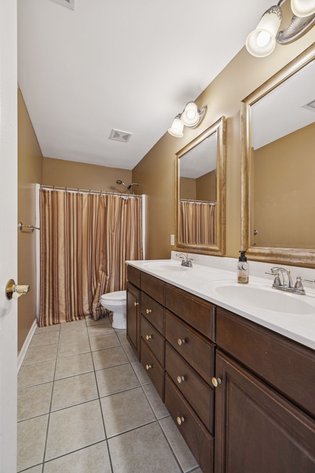 1913 Baskinbrook Court