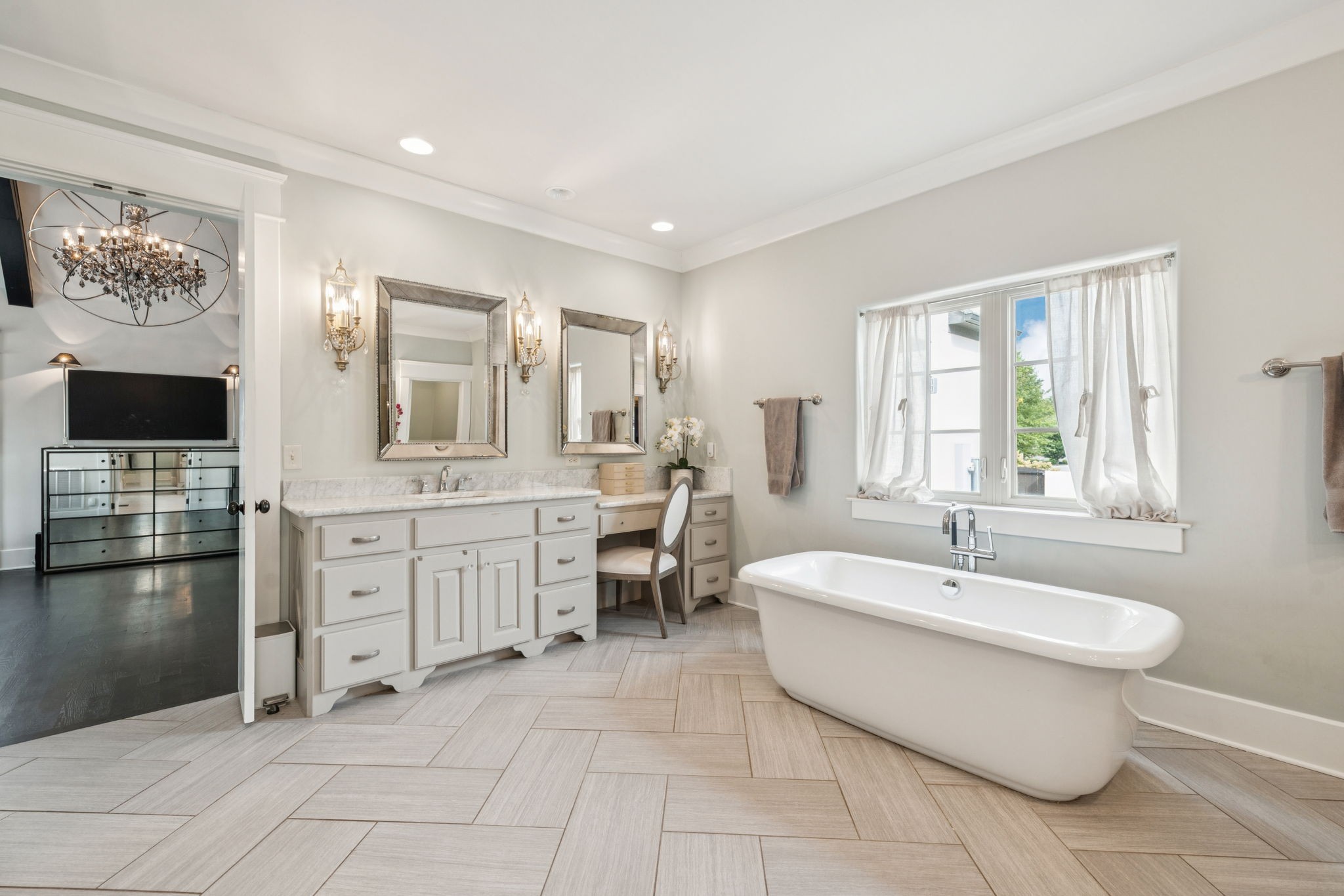 5521 Hawks Landing Dr