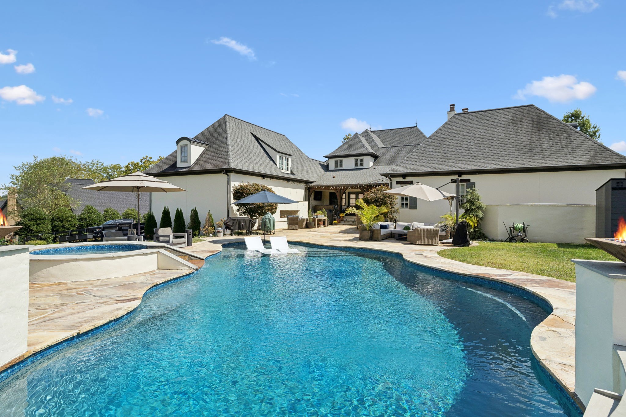 5521 Hawks Landing Dr