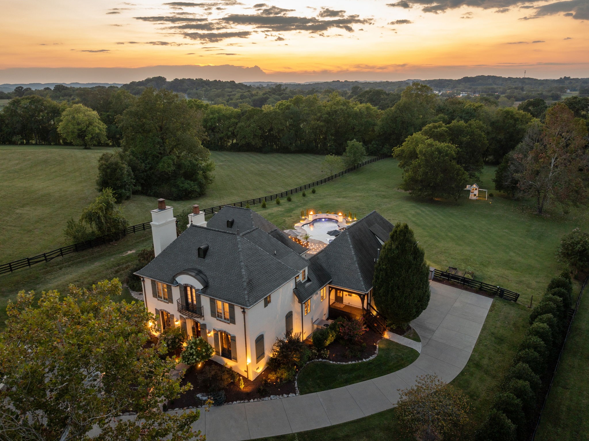 5521 Hawks Landing Dr