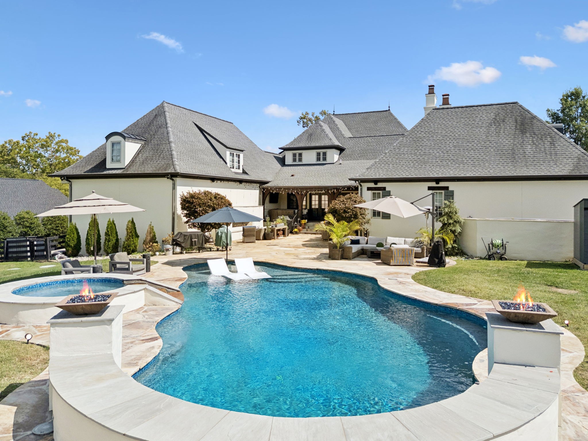 5521 Hawks Landing Dr