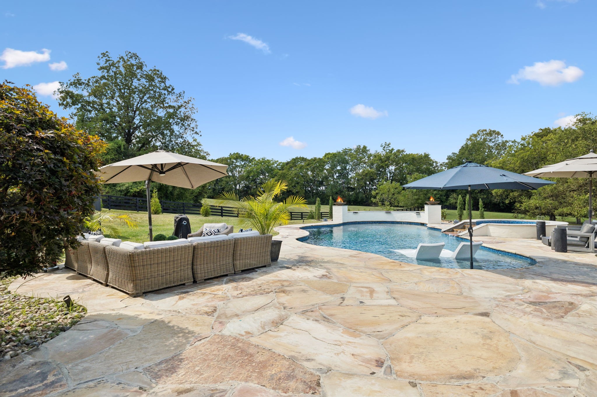 5521 Hawks Landing Dr
