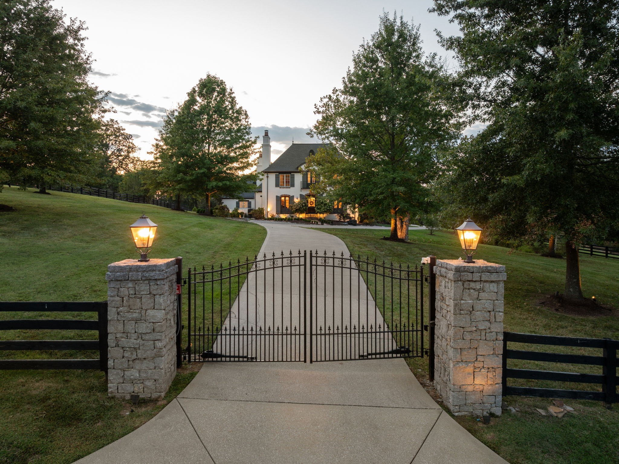 5521 Hawks Landing Dr