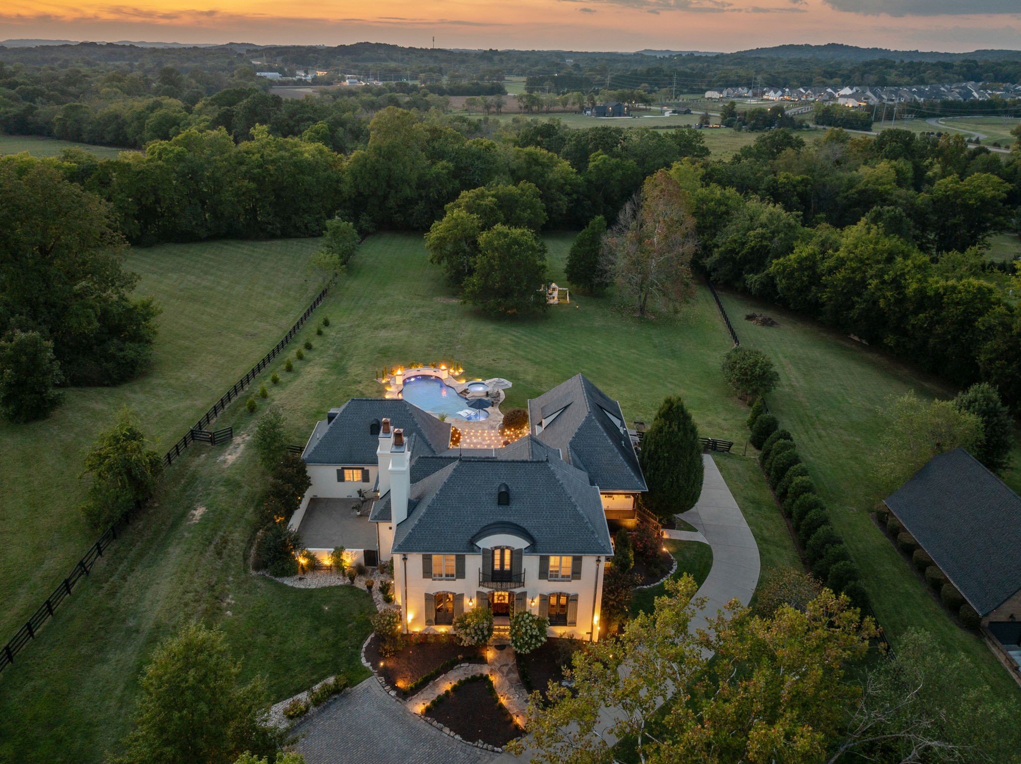 5521 Hawks Landing Dr