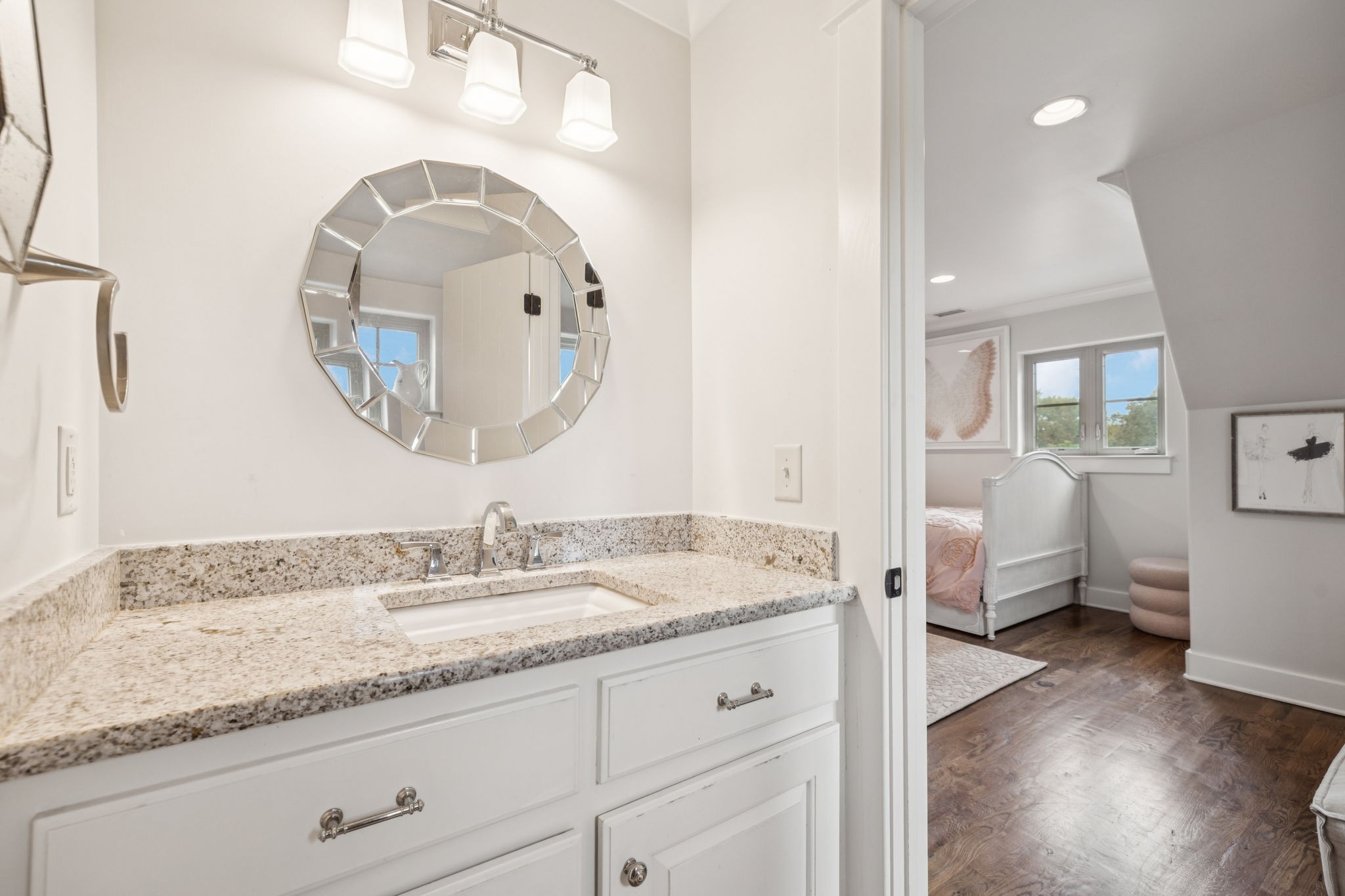 5521 Hawks Landing Dr