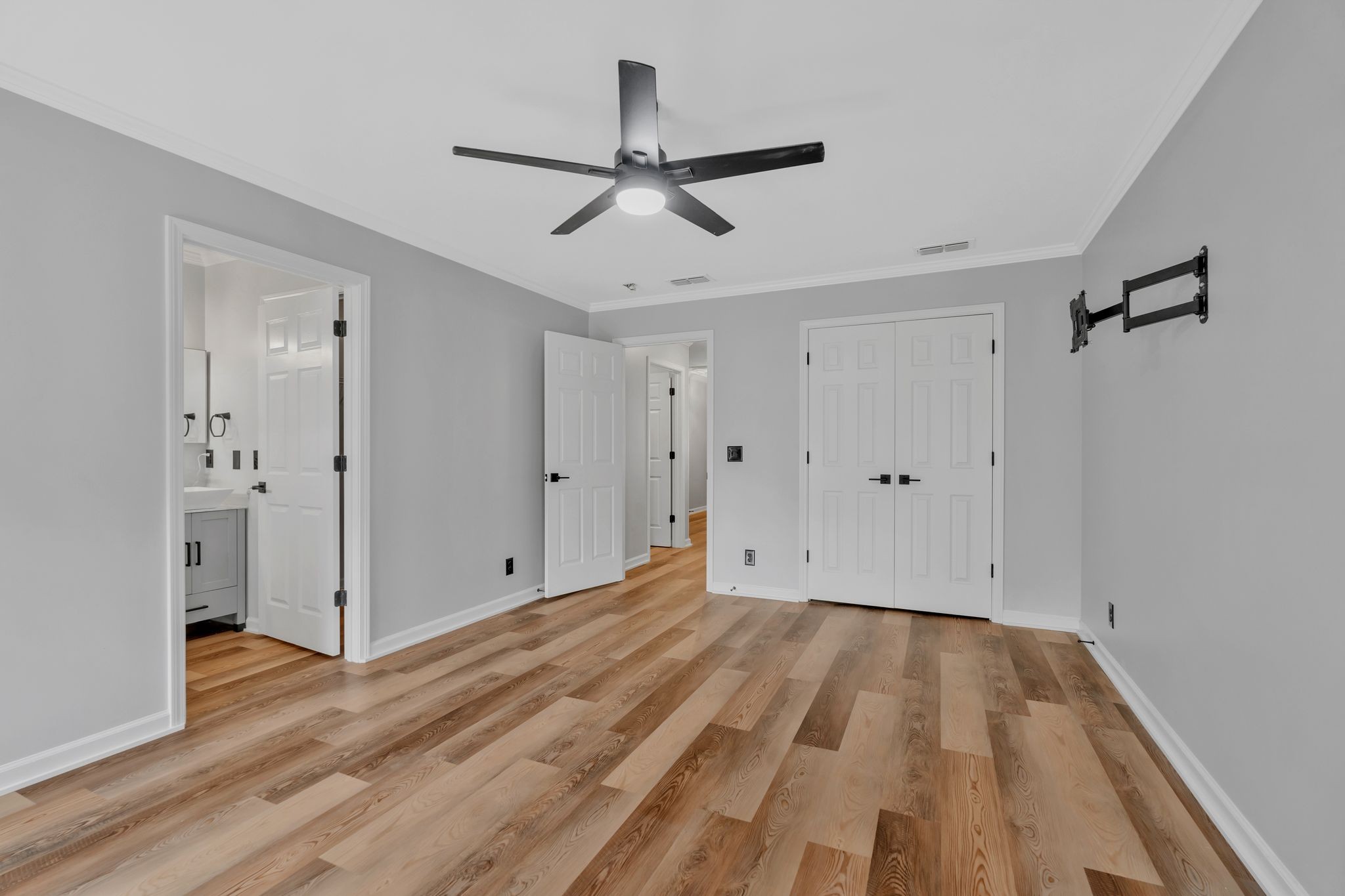 2555 Shinnecock Ct