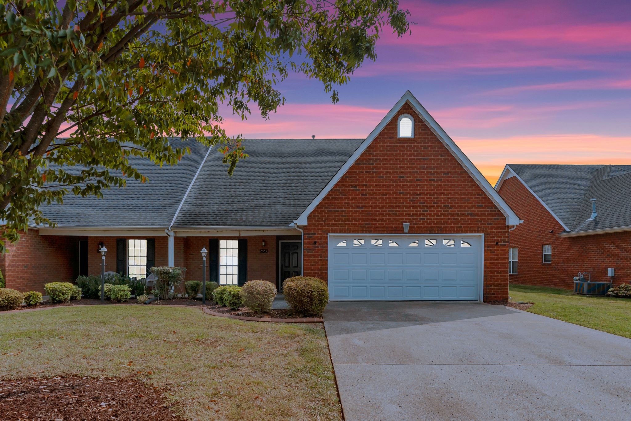2555 Shinnecock Ct