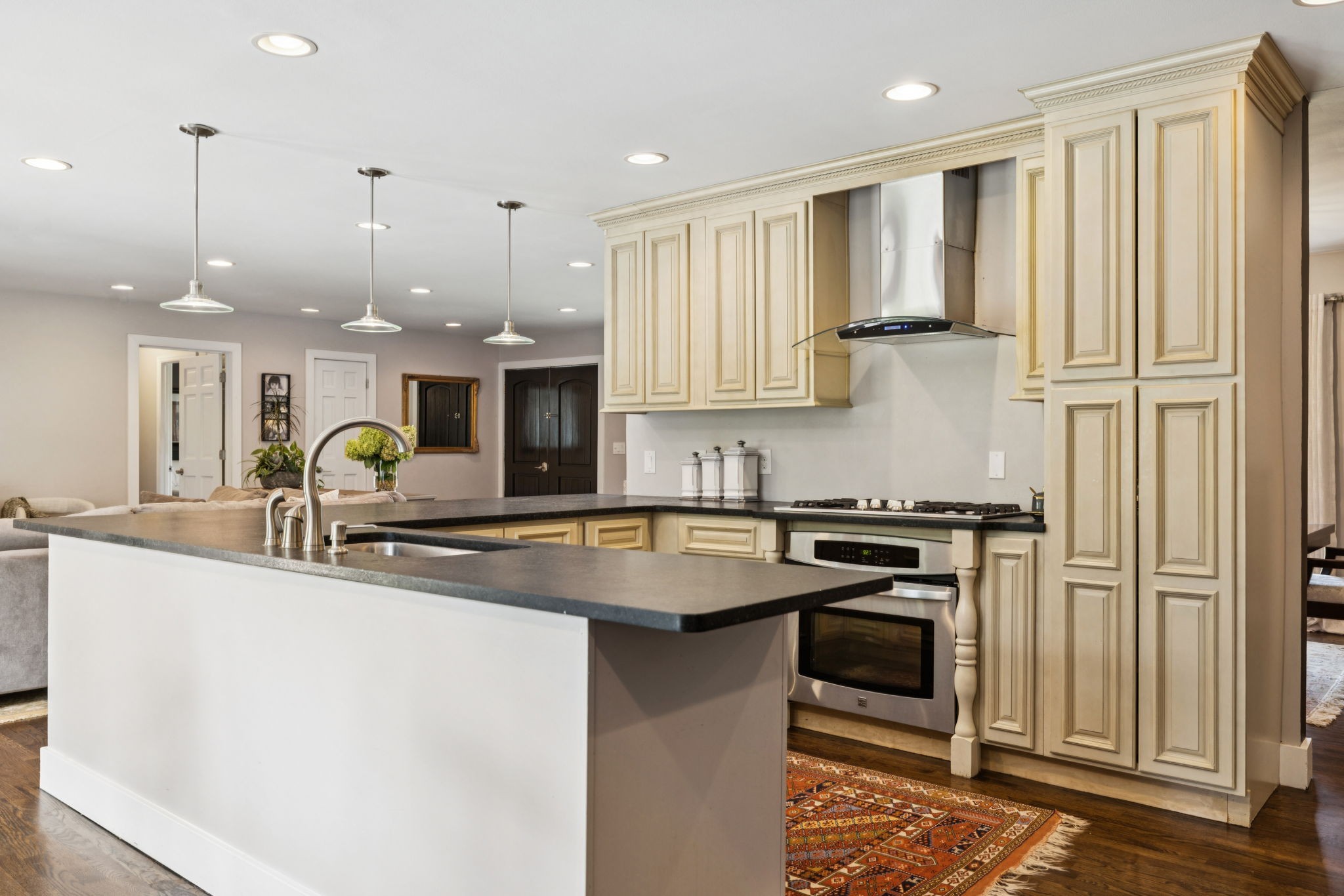9232 Queensboro