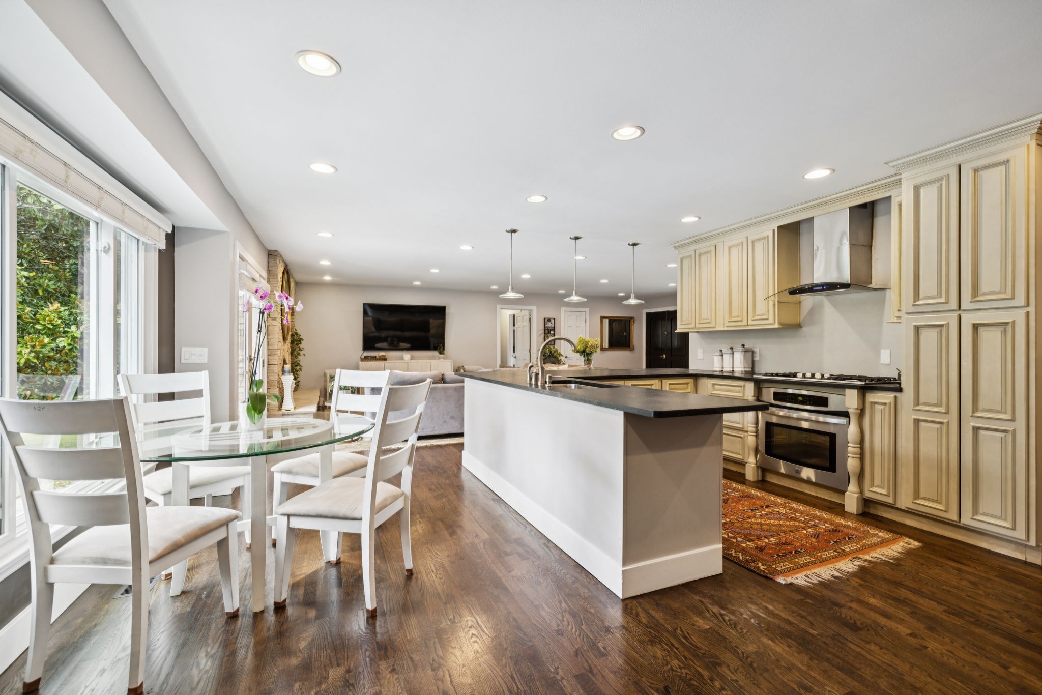 9232 Queensboro