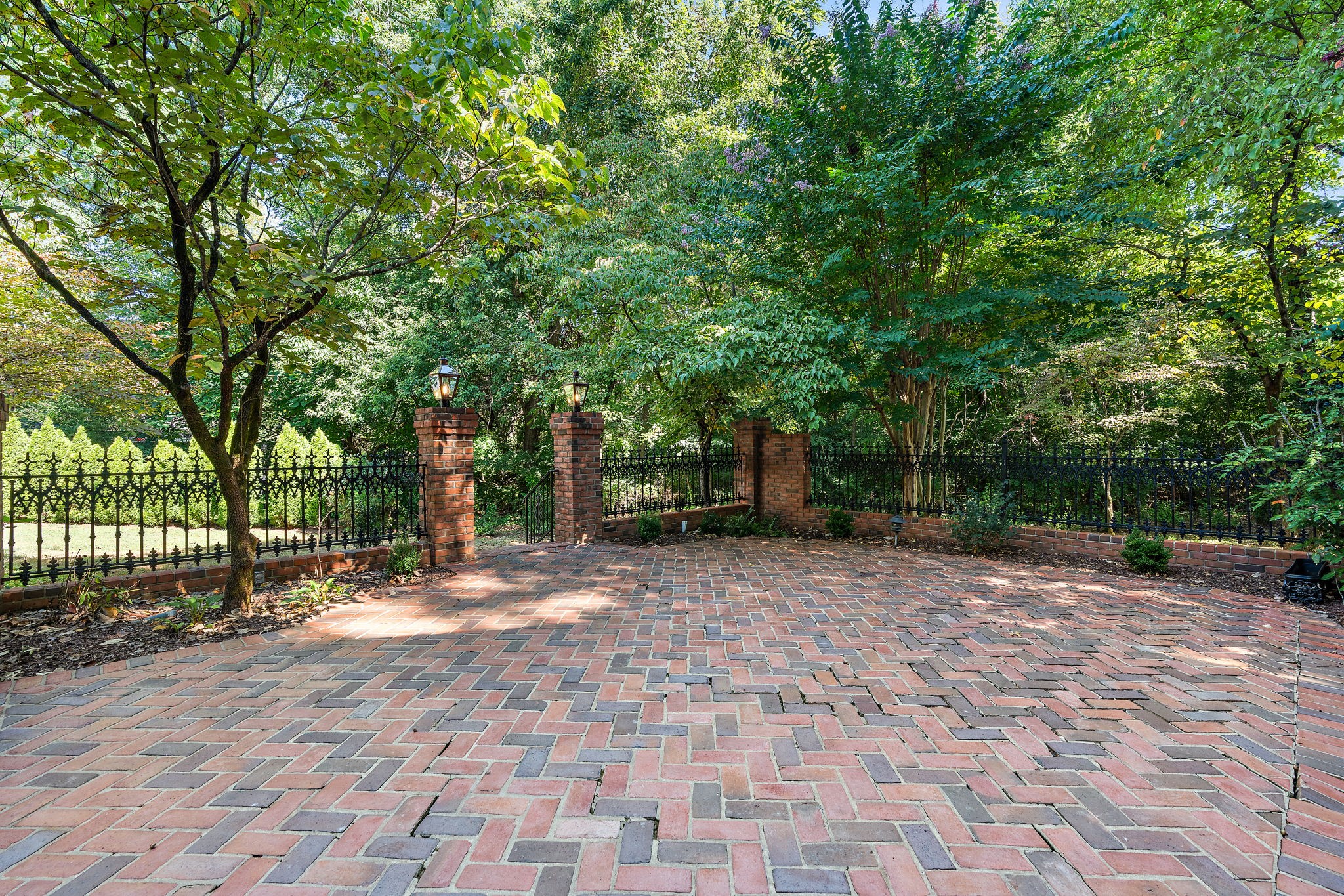 105 Eaton Ct