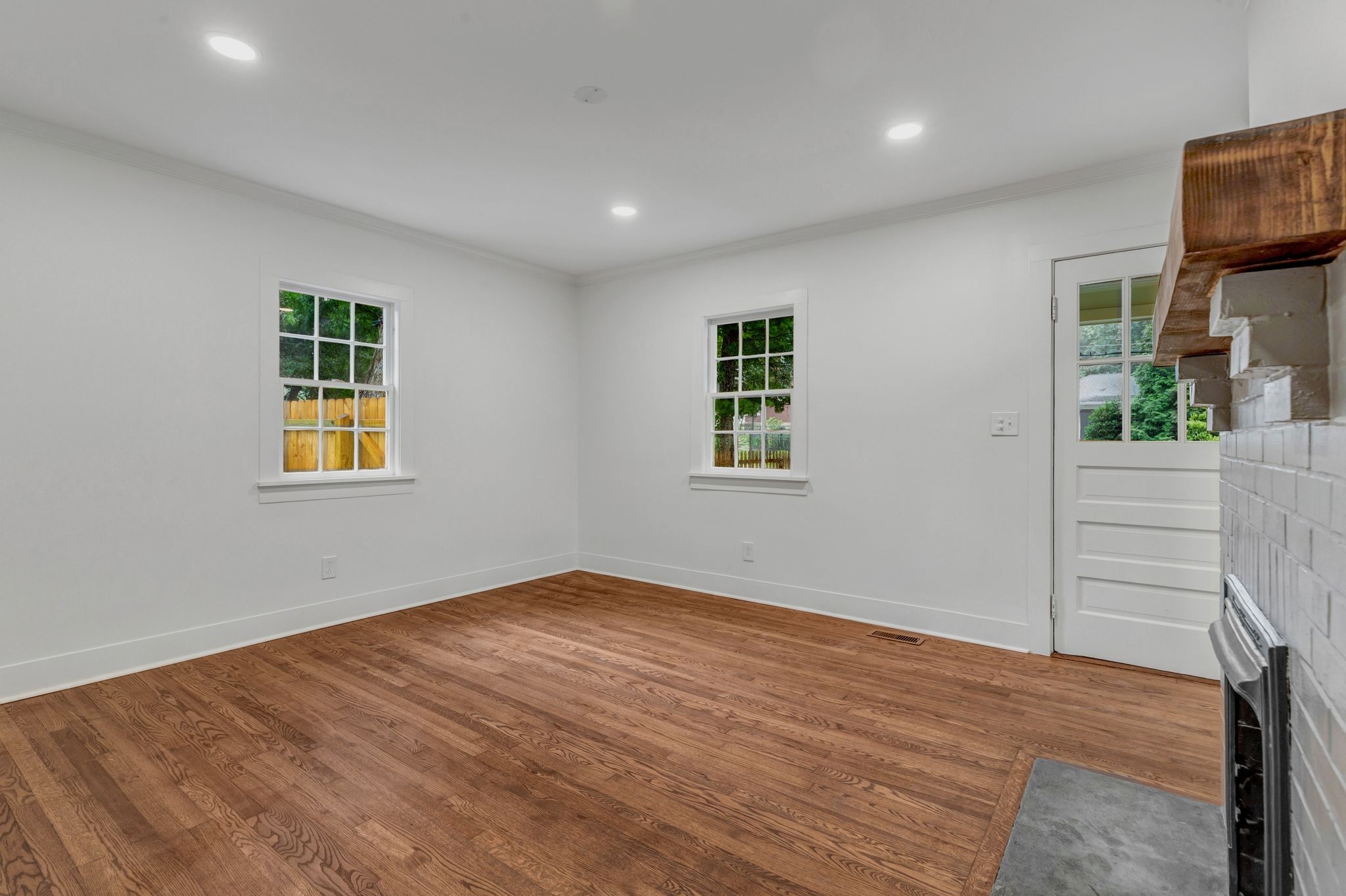 114 S Hancock St