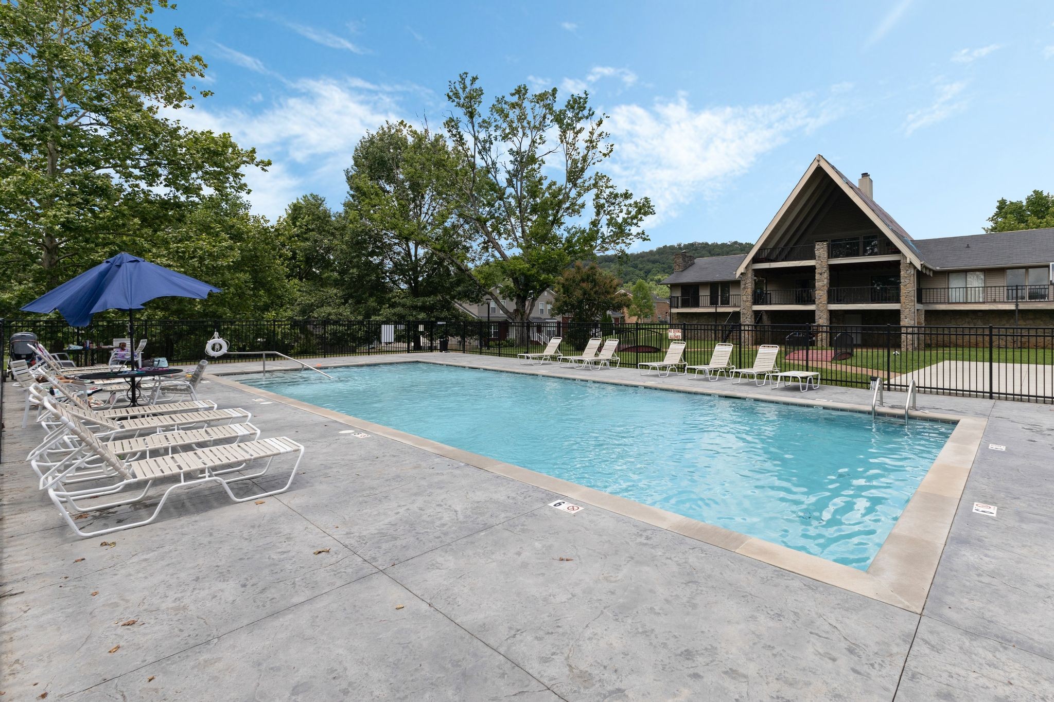 702 Vineland Ct
