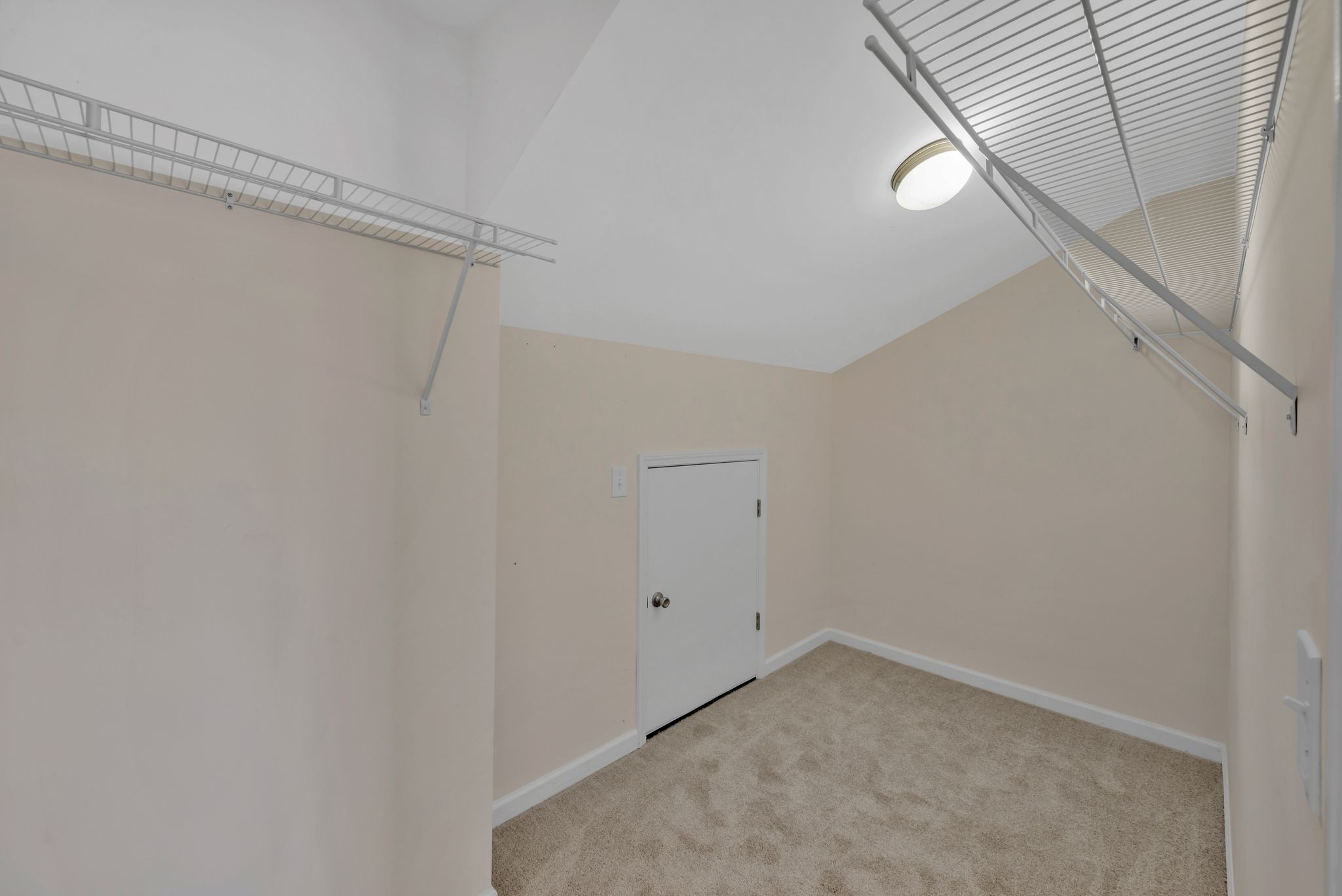 702 Vineland Ct