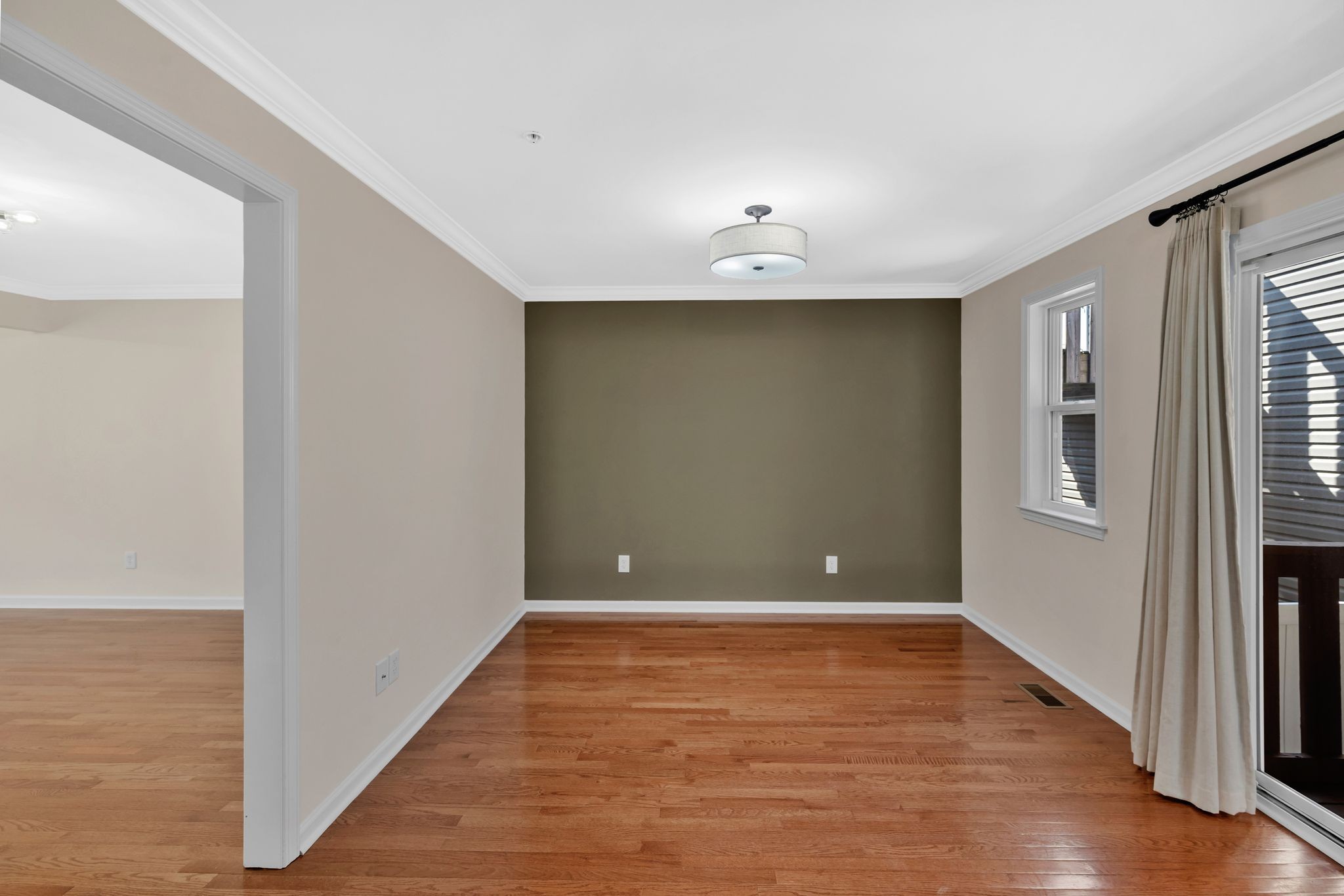 702 Vineland Ct