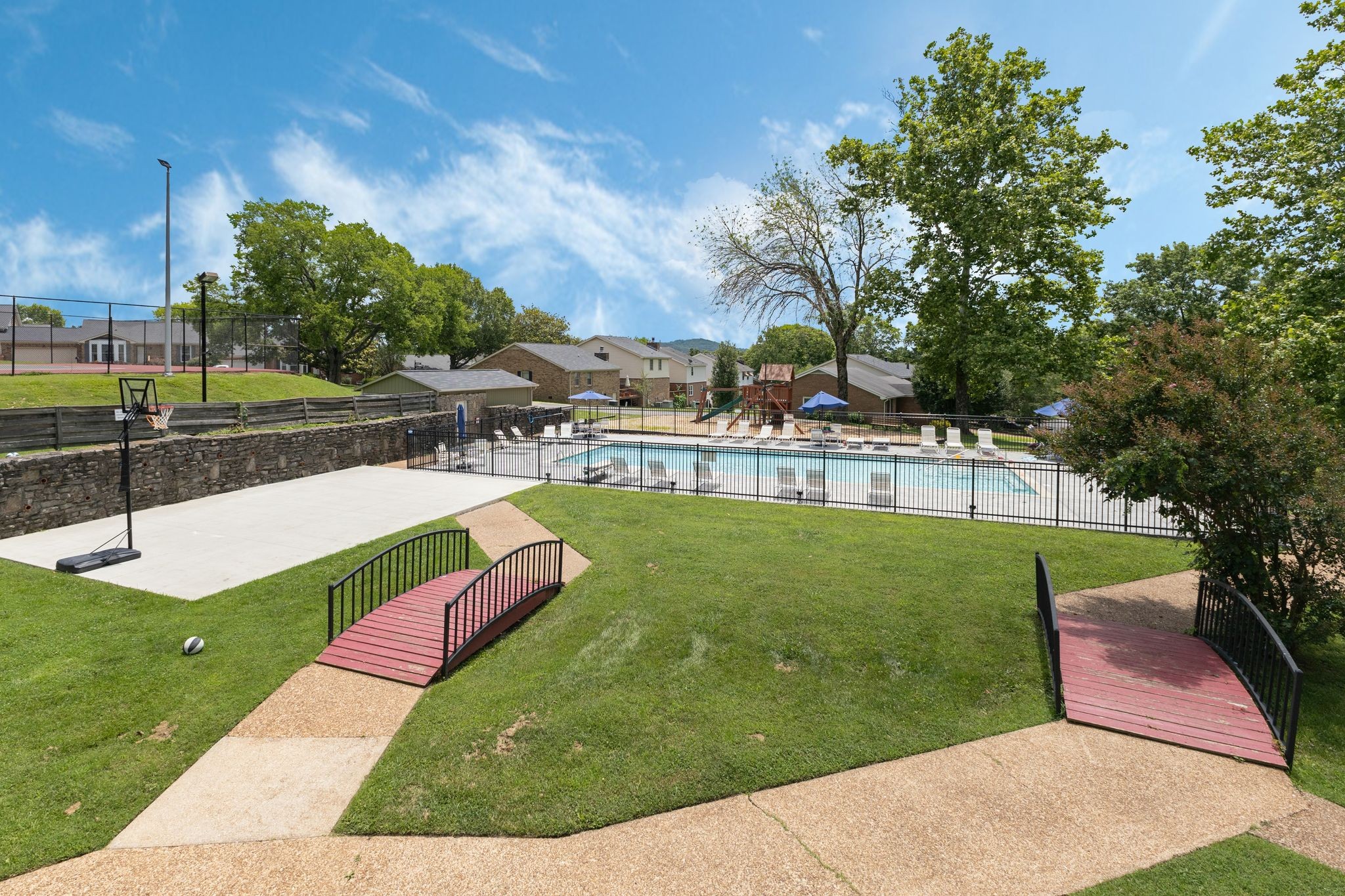 702 Vineland Ct