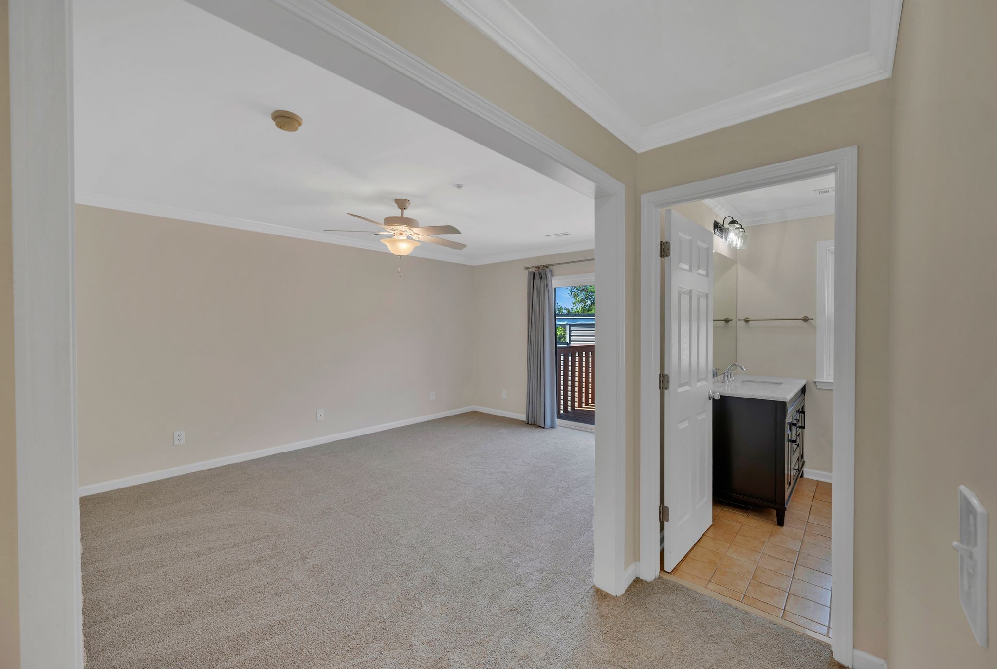 702 Vineland Ct