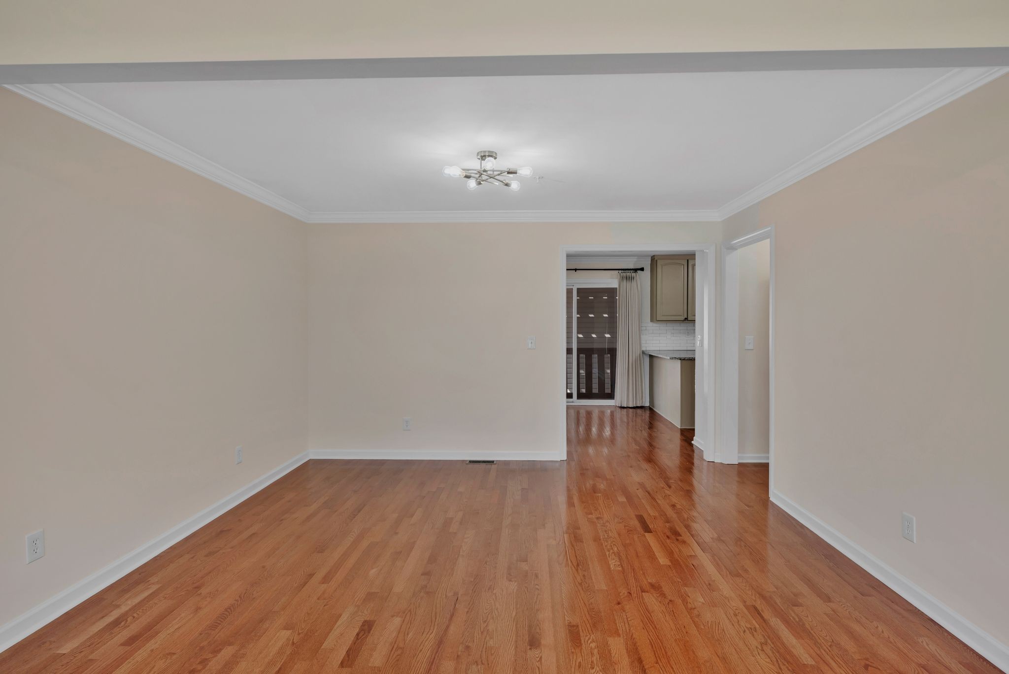 702 Vineland Ct