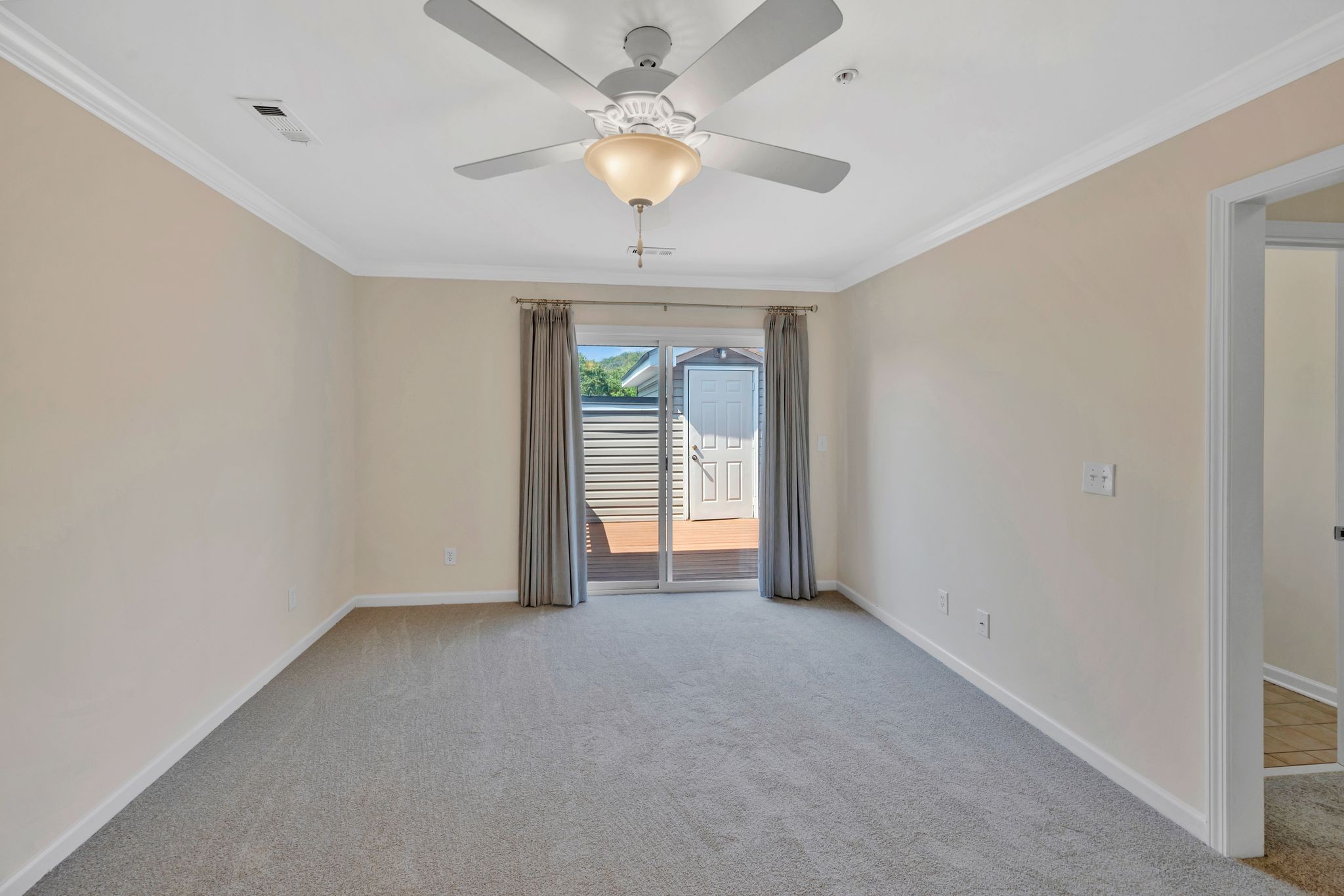 702 Vineland Ct