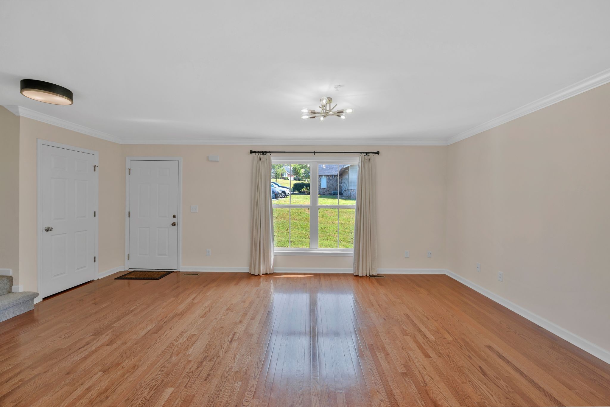 702 Vineland Ct