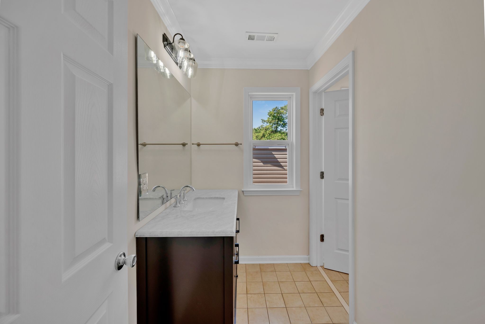 702 Vineland Ct