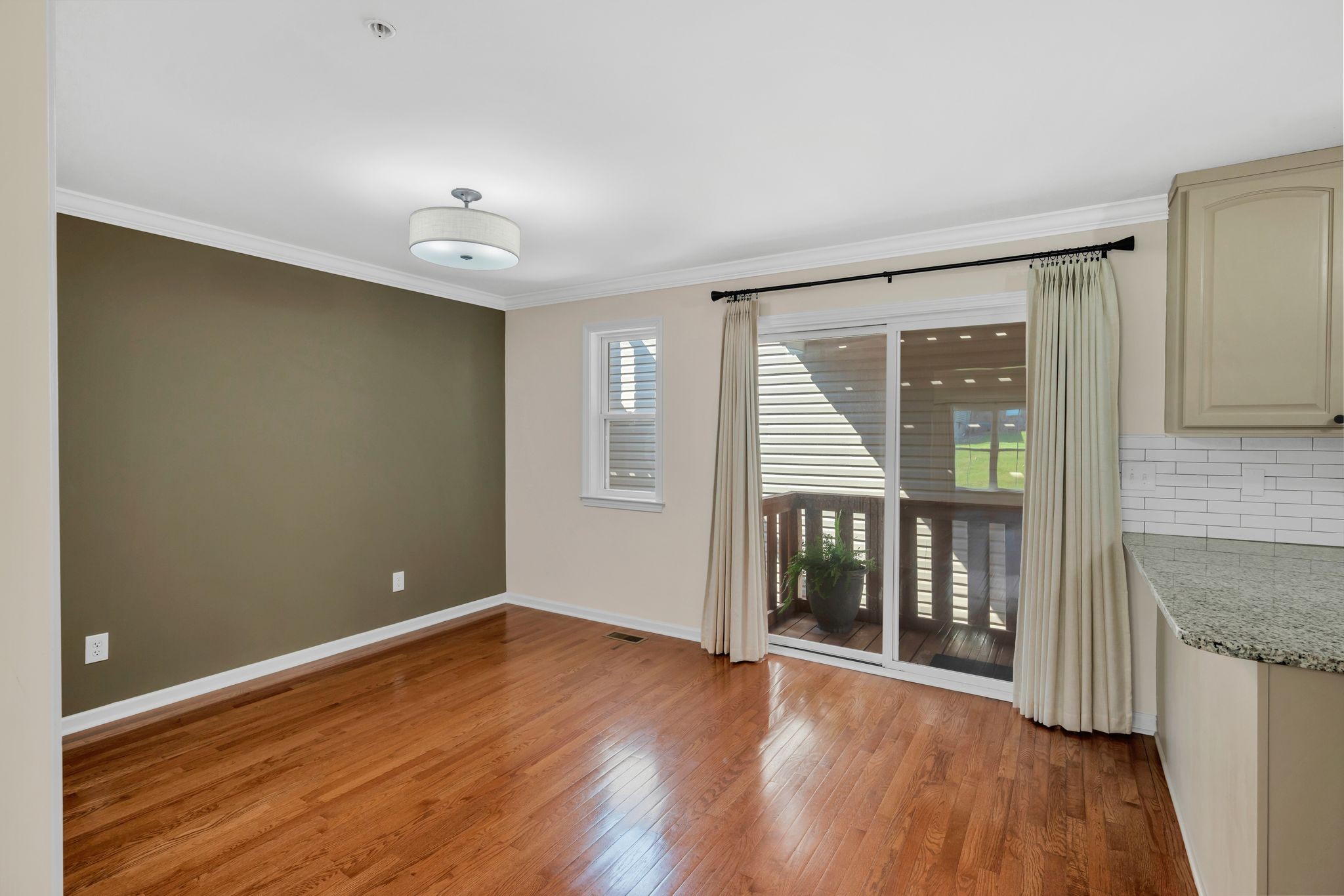 702 Vineland Ct