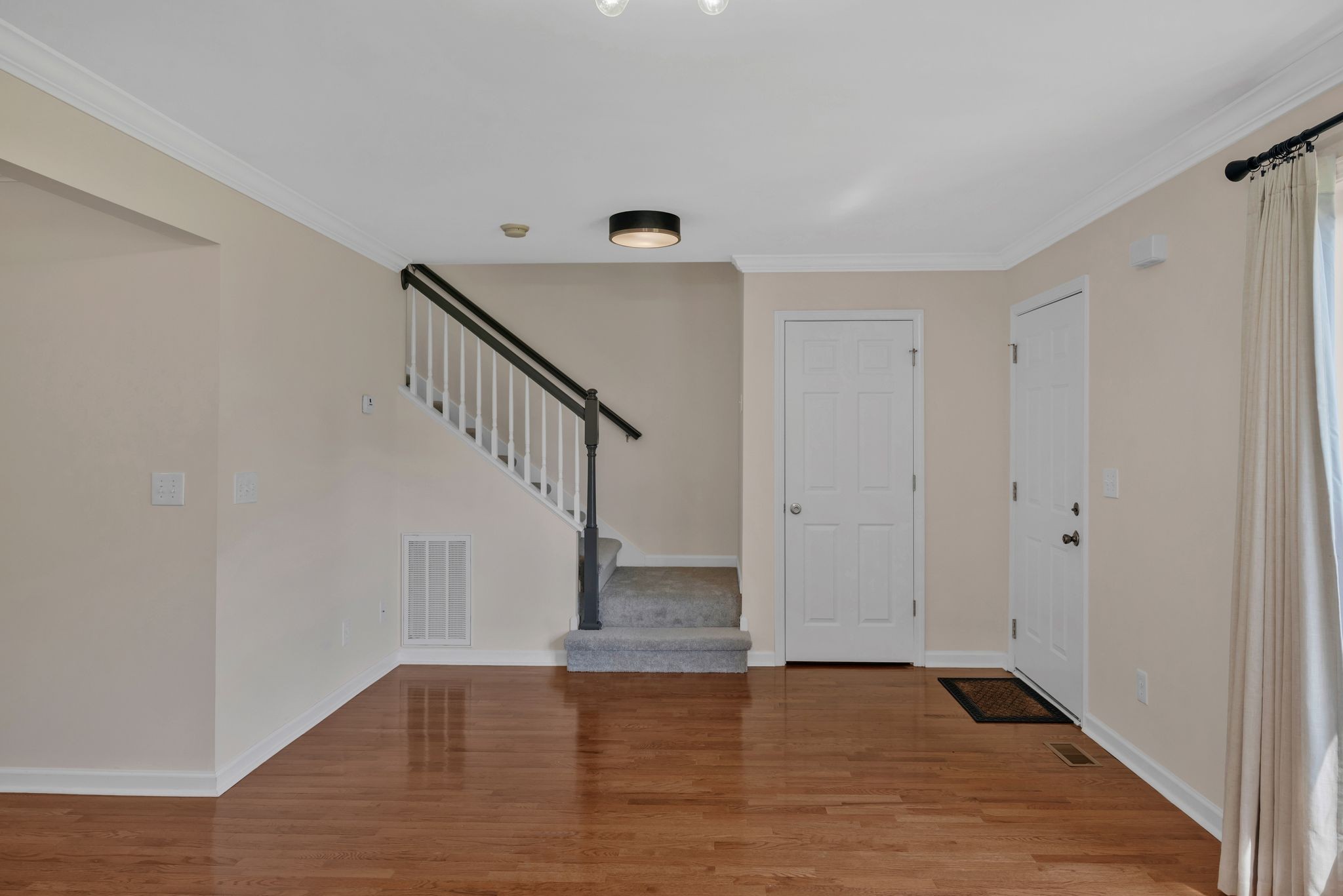 702 Vineland Ct