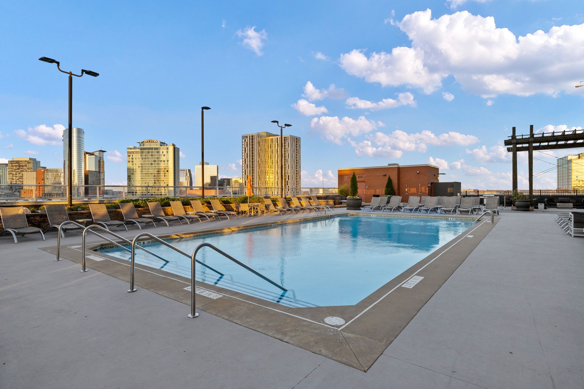 600 12th Ave, S Unit: 627