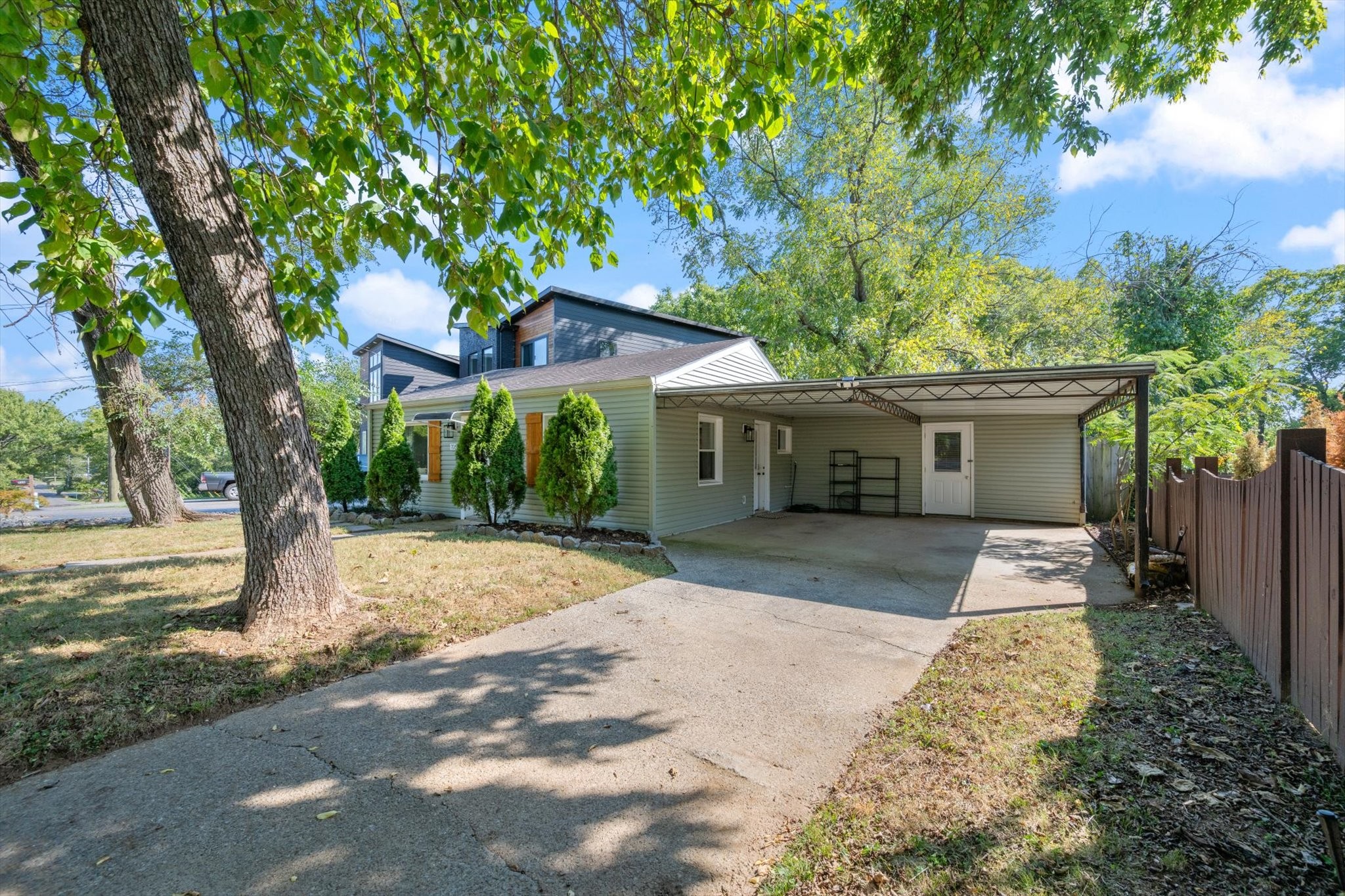 708 Oneida Ave