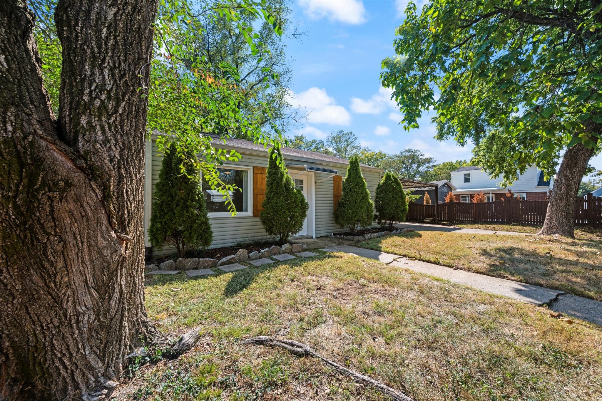 708 Oneida Ave