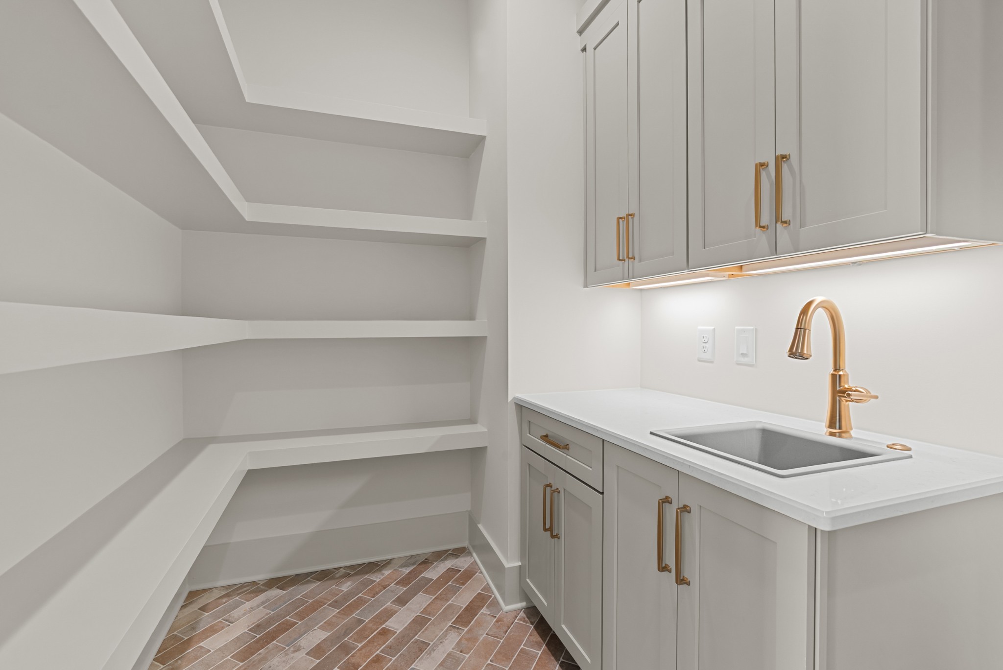 8105 Turning Point Dr