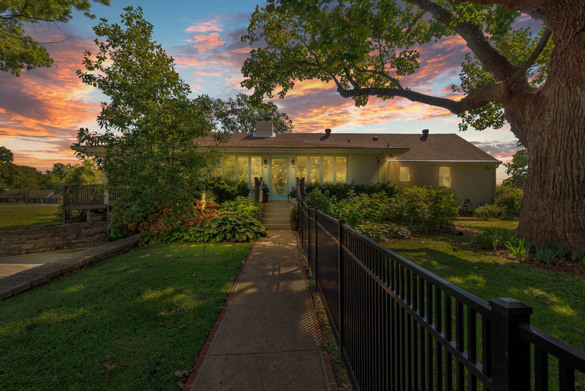 5001 Stillwood Dr