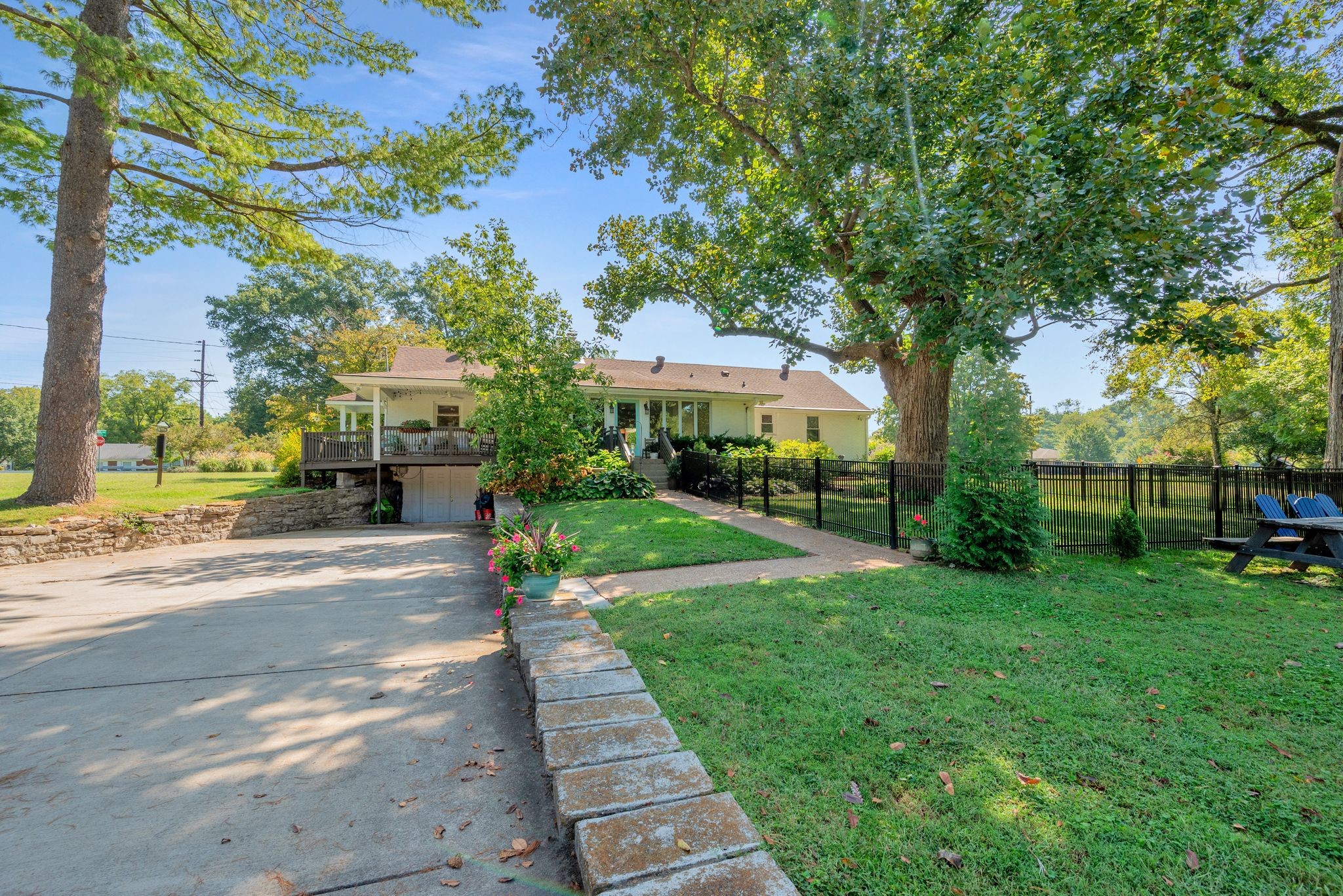 5001 Stillwood Dr