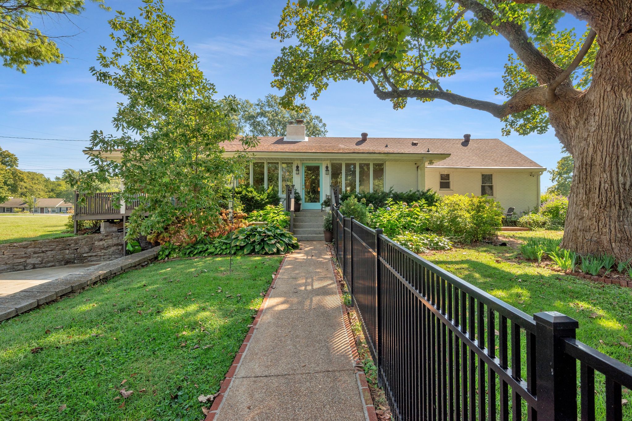 5001 Stillwood Dr