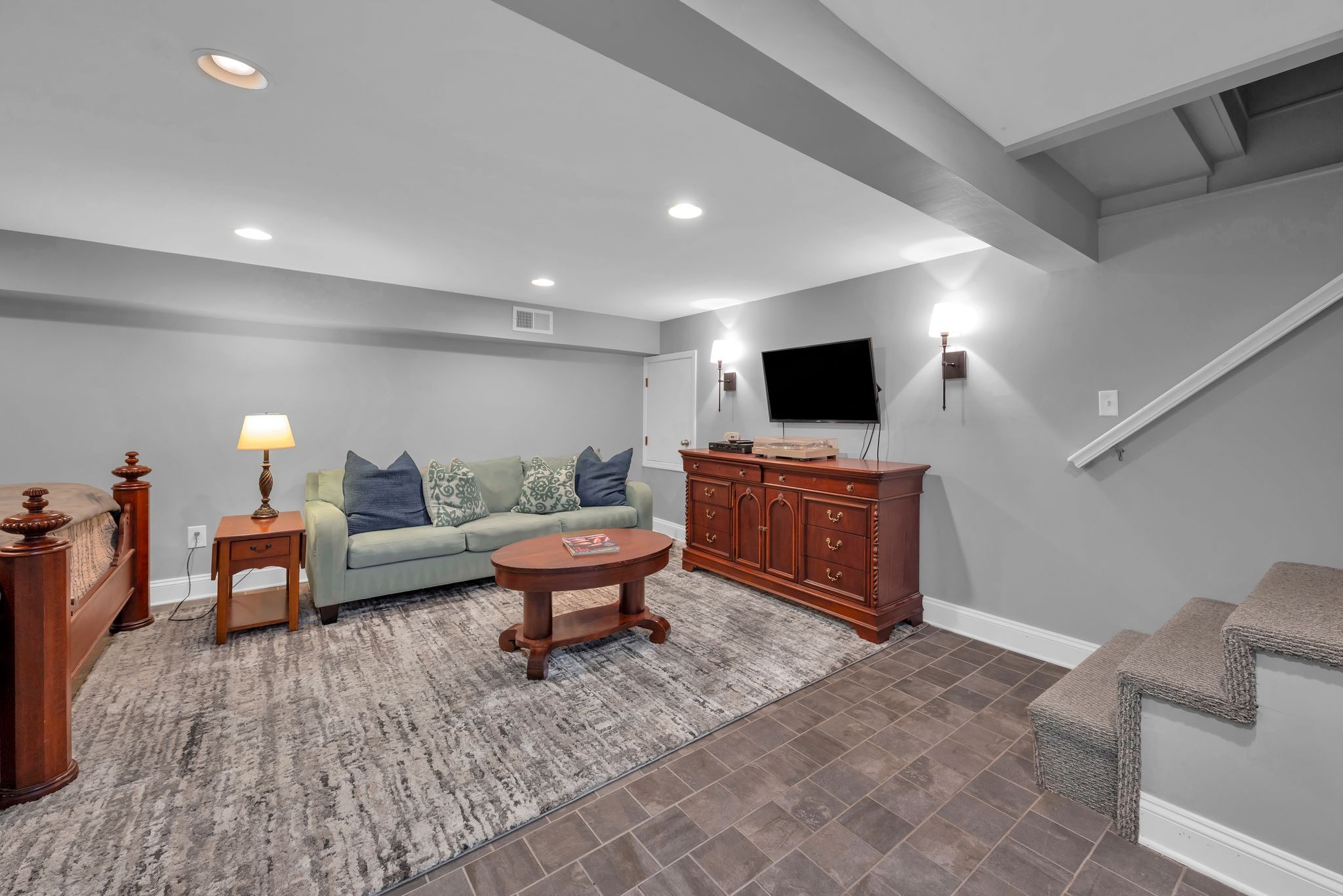 5001 Stillwood Dr