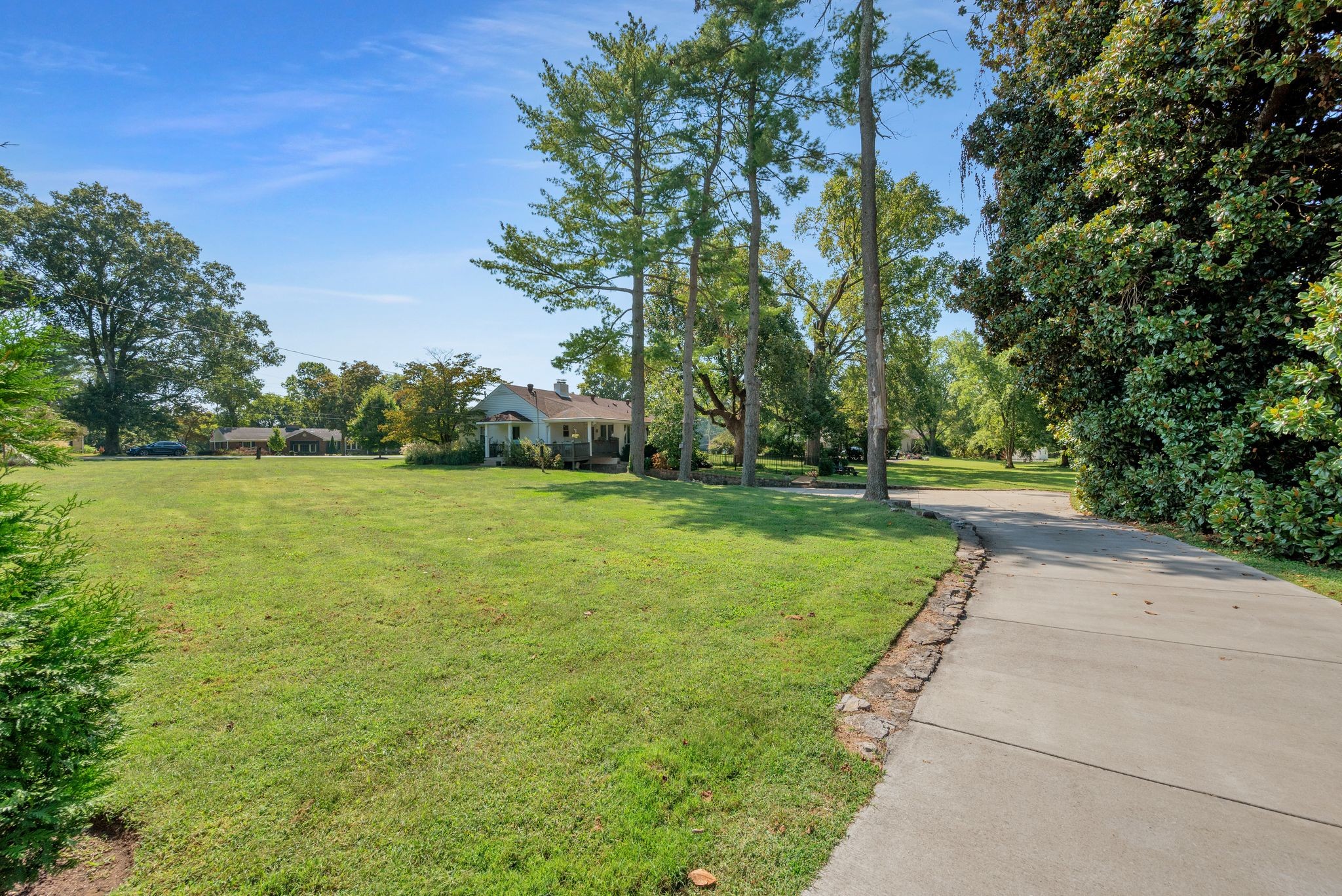 5001 Stillwood Dr