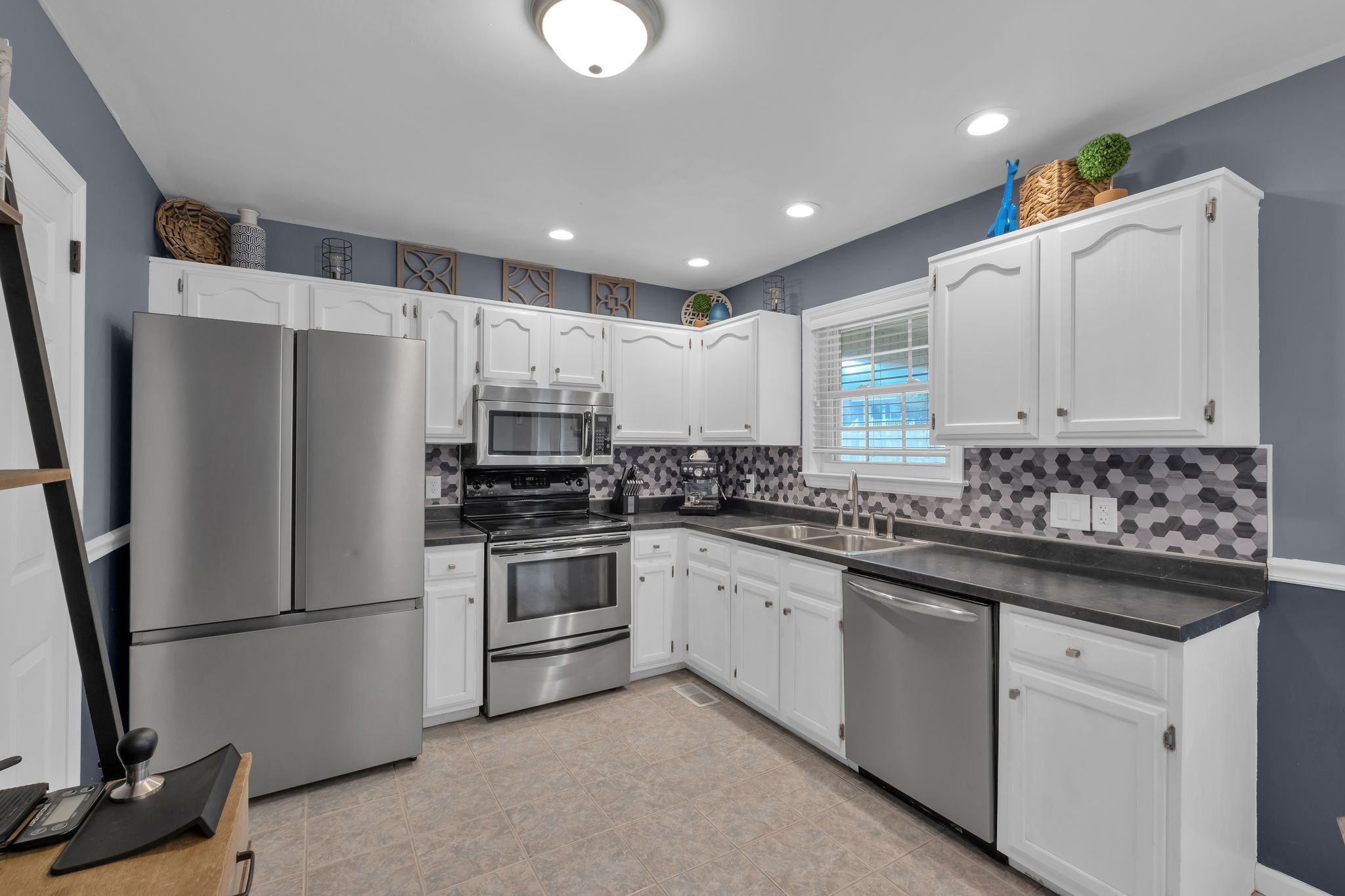 111 Cambridge Dr