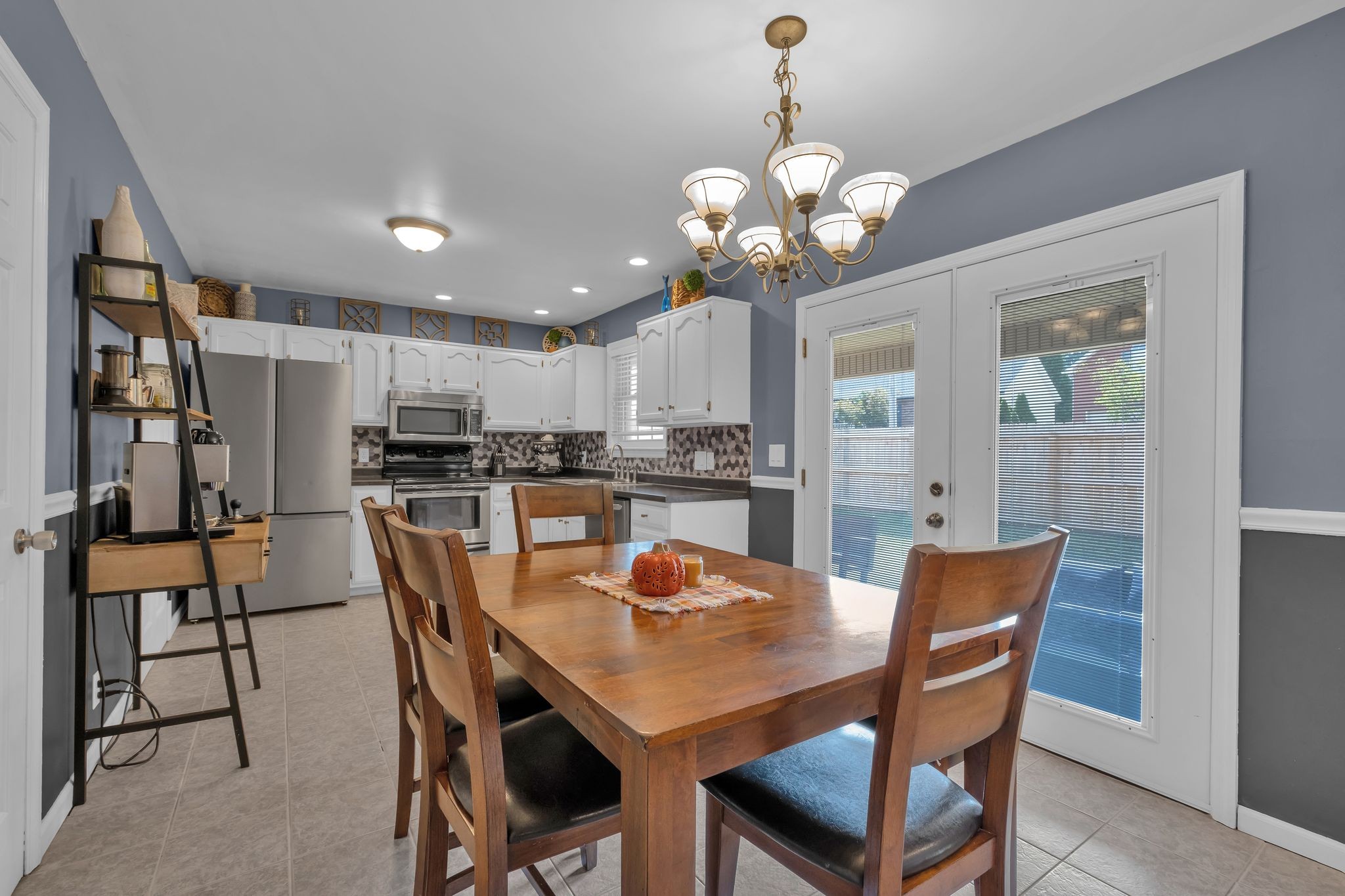 111 Cambridge Dr