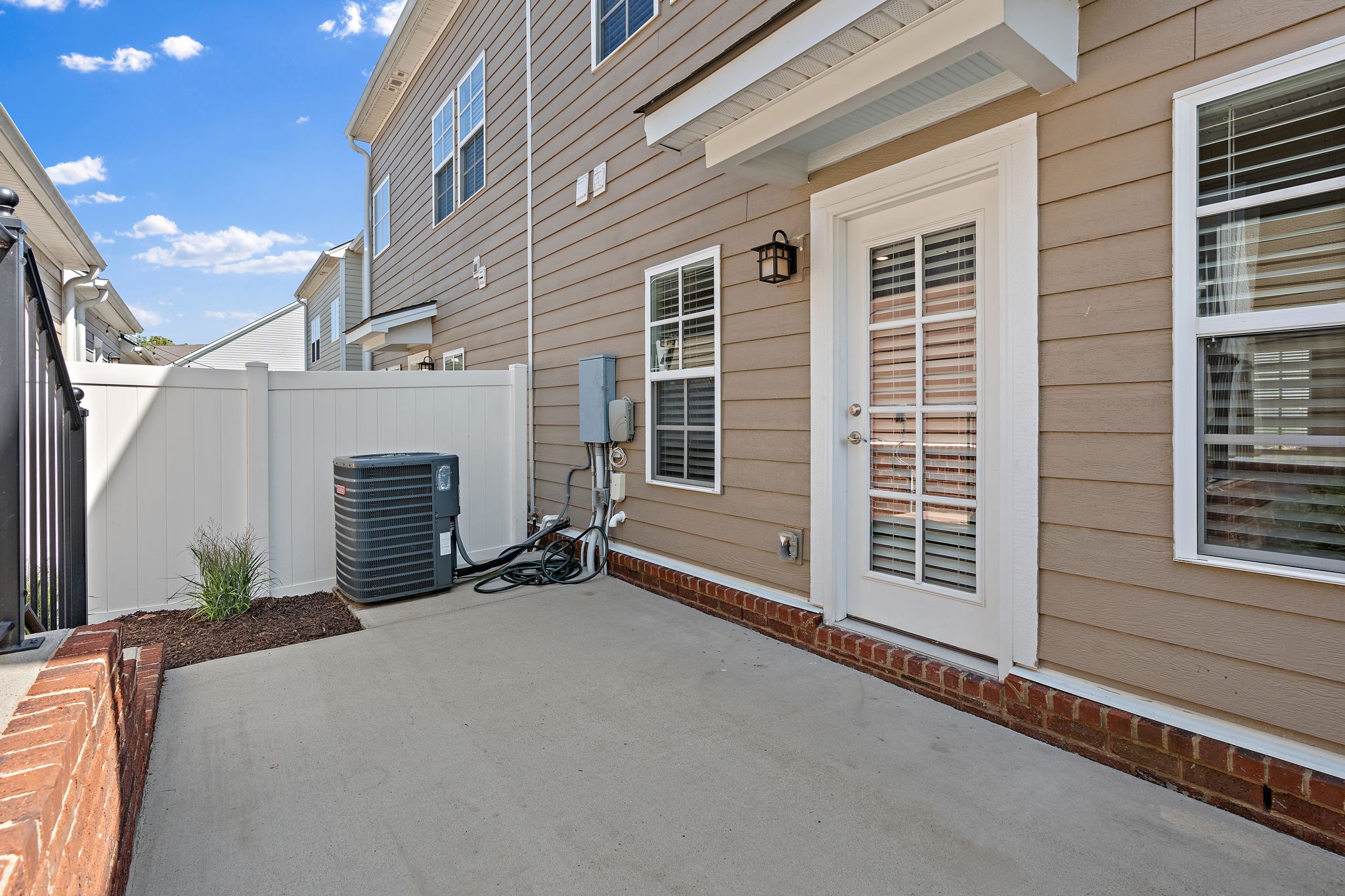 2319 Fairchild Circle