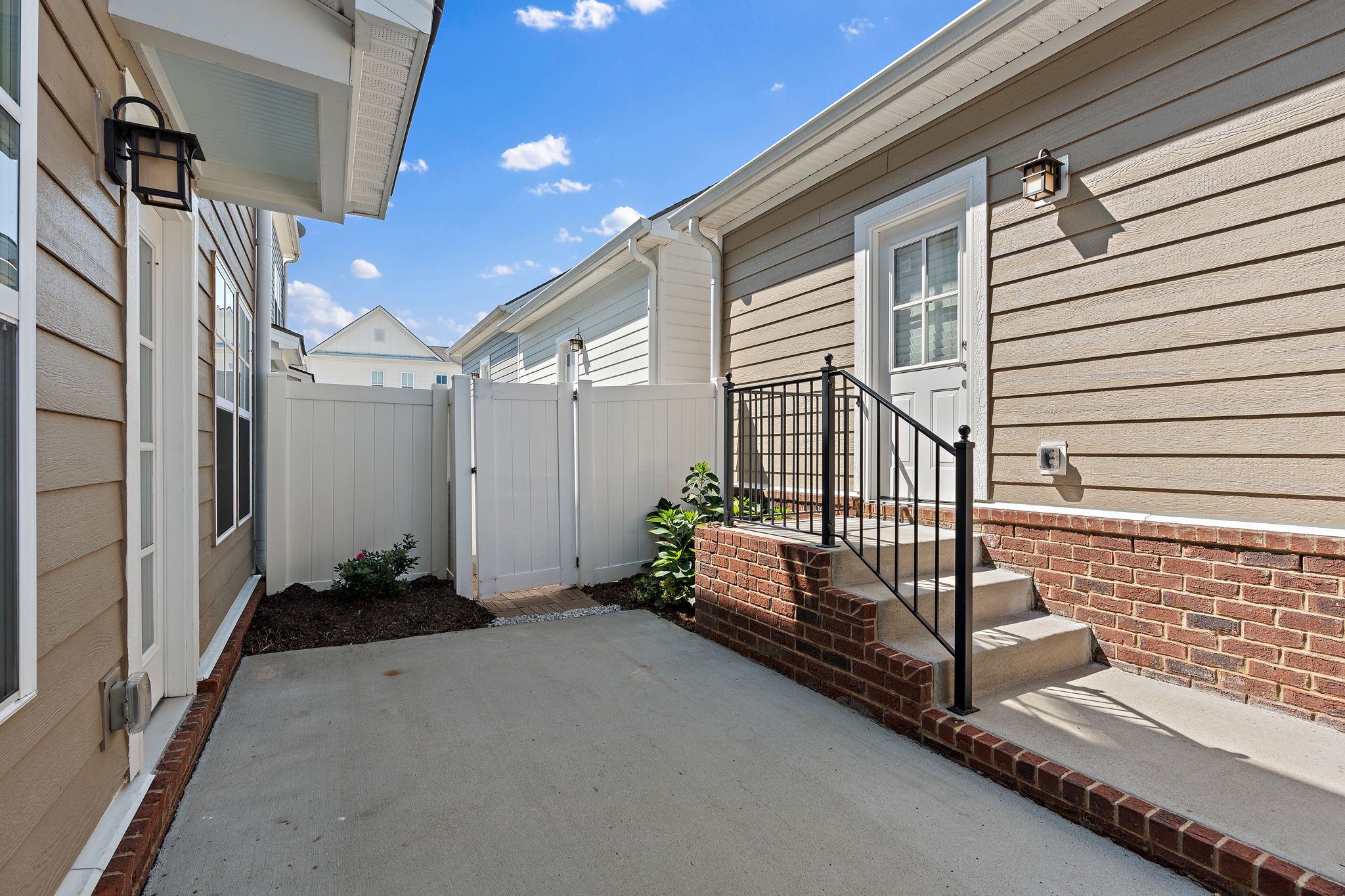 2319 Fairchild Circle