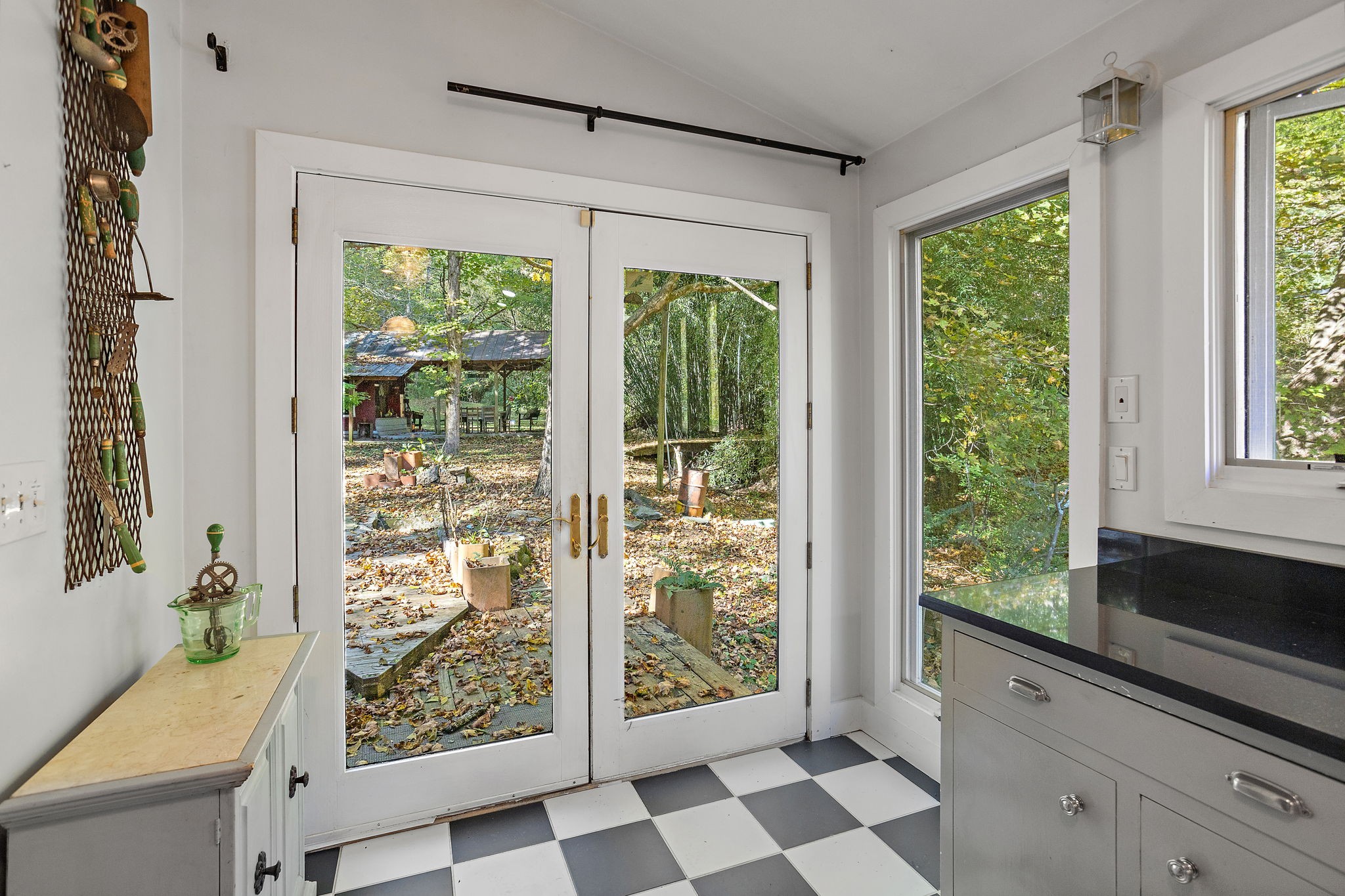 5169 Eatons Creek Rd