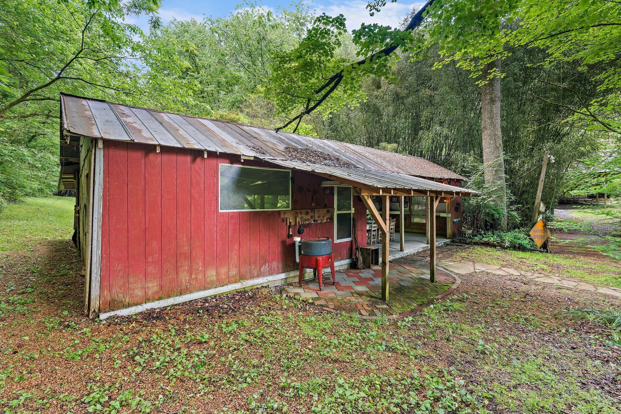 5169 Eatons Creek Rd
