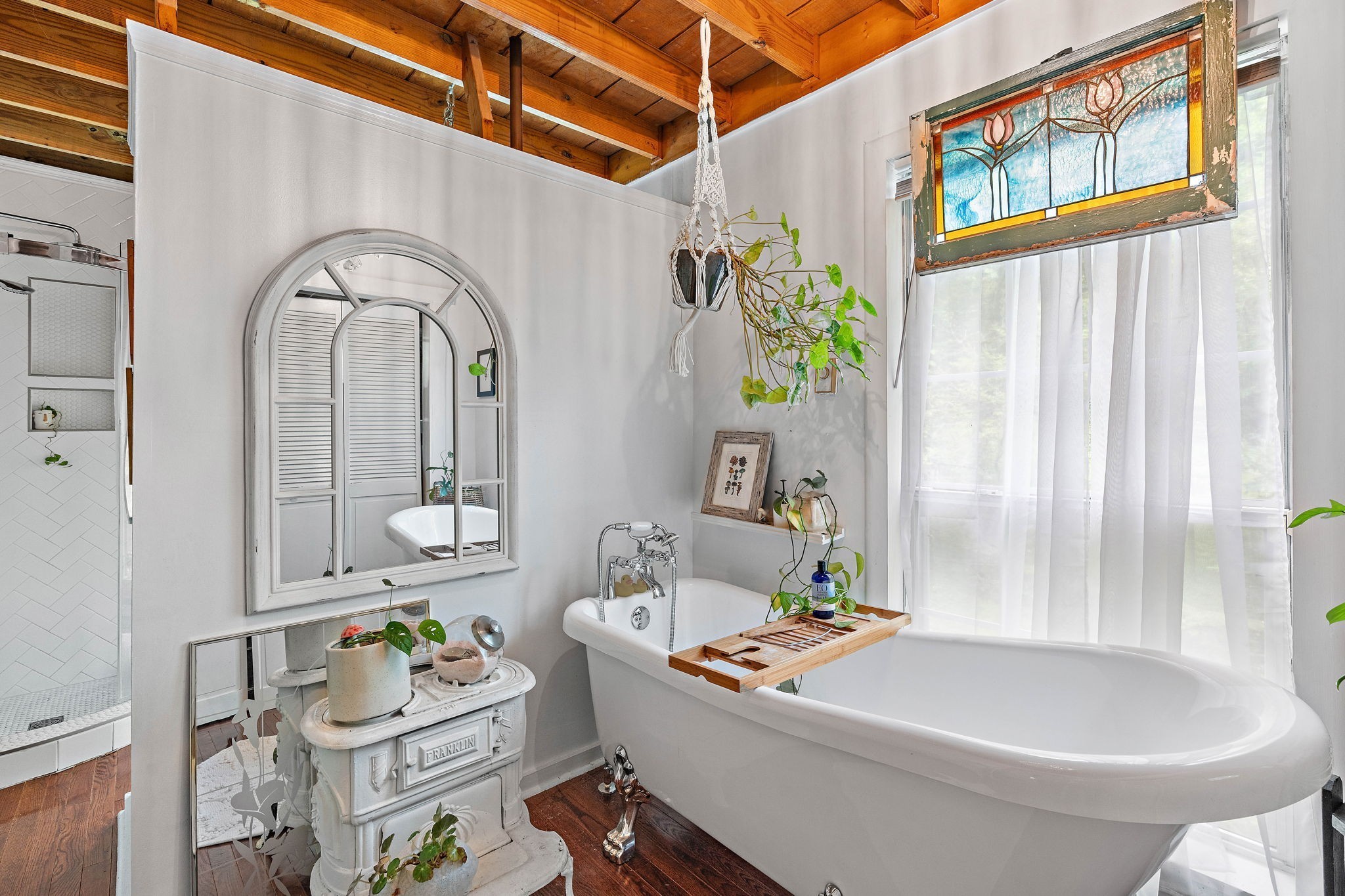 5169 Eatons Creek Rd