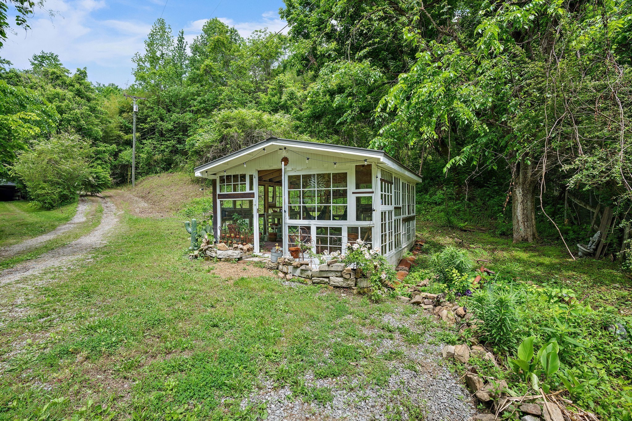 5169 Eatons Creek Rd