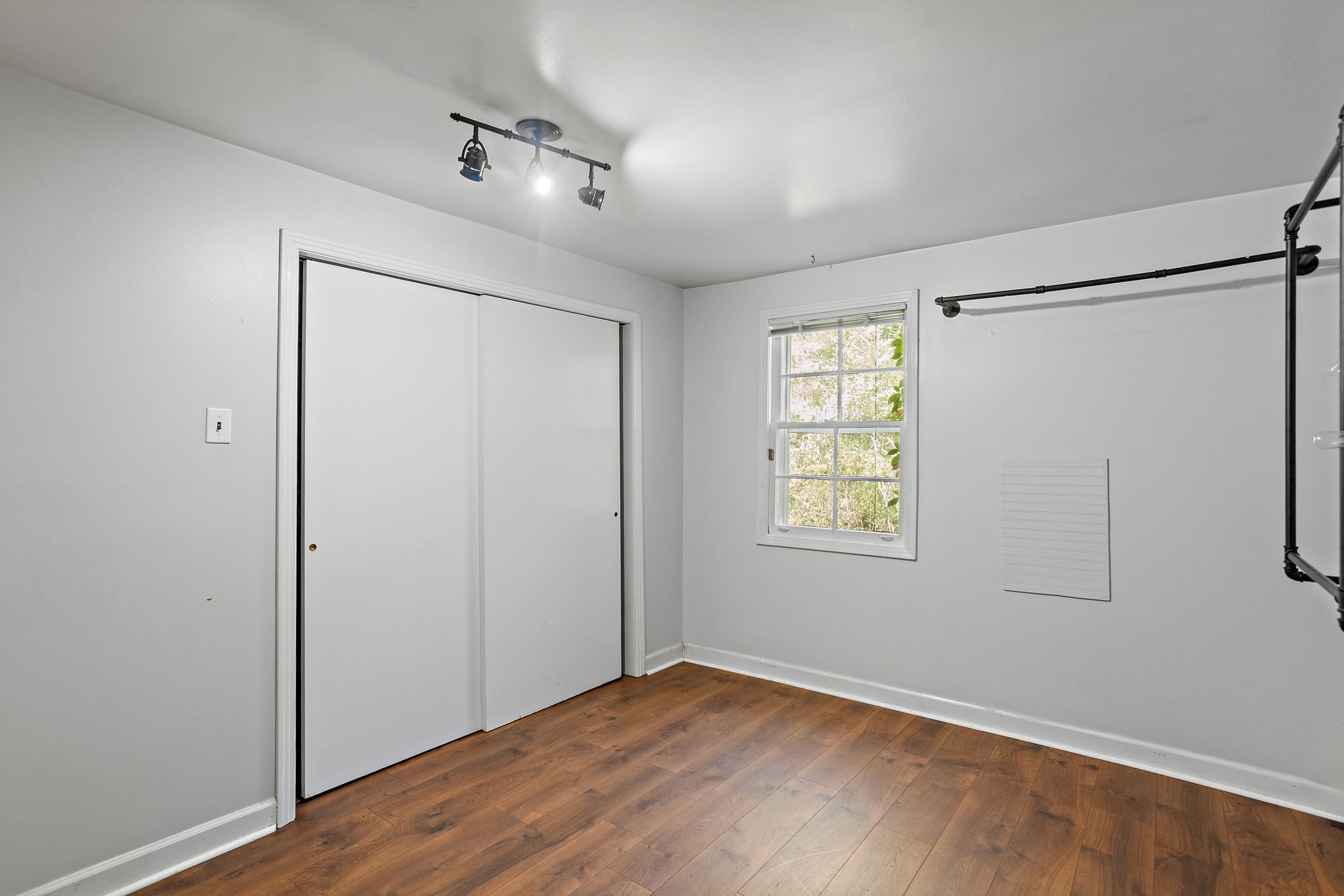 5169 Eatons Creek Rd