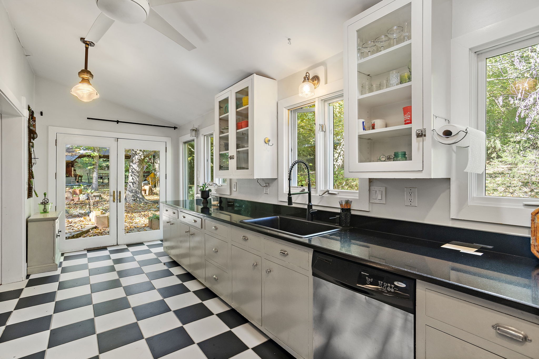 5169 Eatons Creek Rd