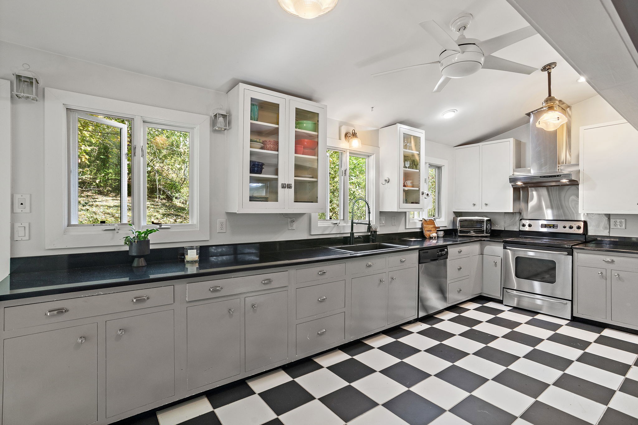 5169 Eatons Creek Rd