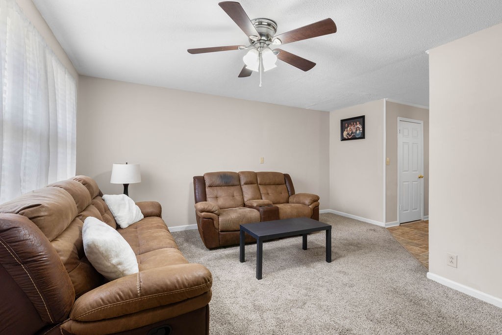 2731 Patricia Ln
