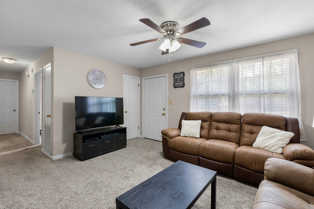 2731 Patricia Ln