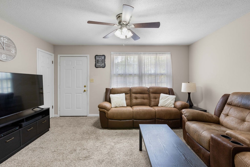 2731 Patricia Ln